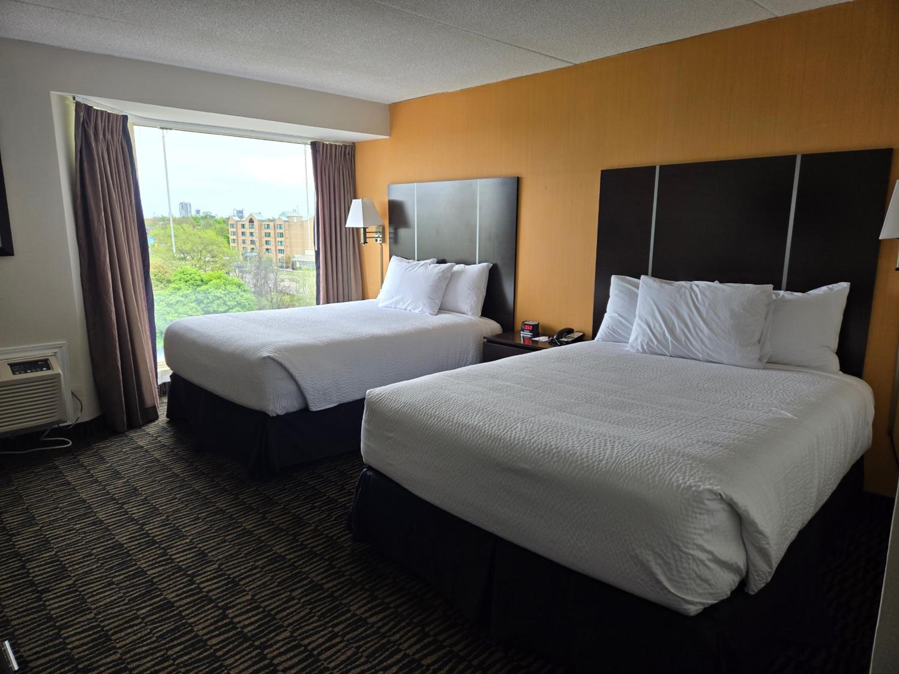 Queen Suite with Two Queen Beds - Photo 10
