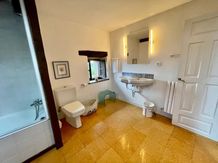 Four-Bedroom House photo 3
