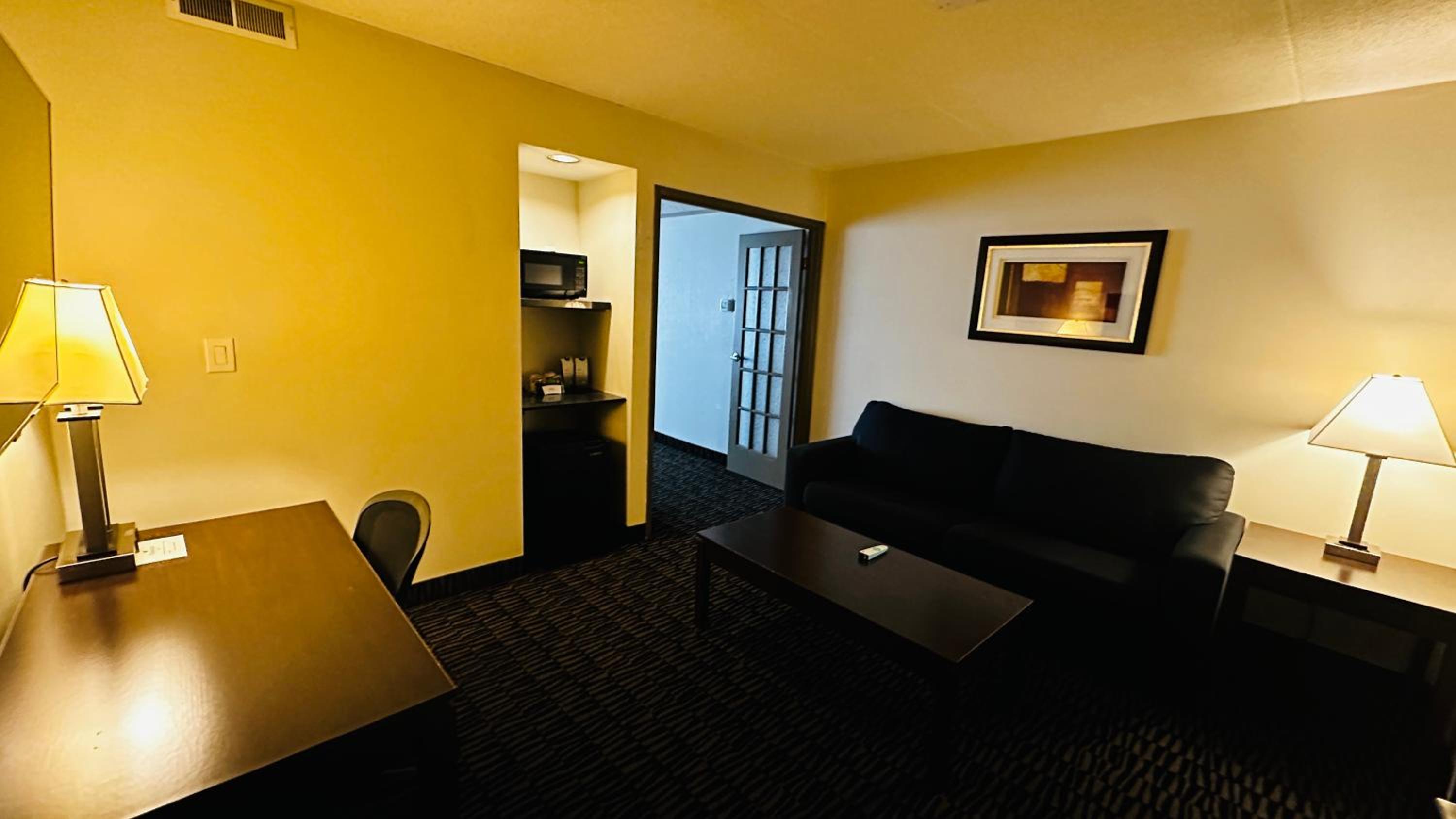 Queen Suite with Two Queen Beds - Photo 8
