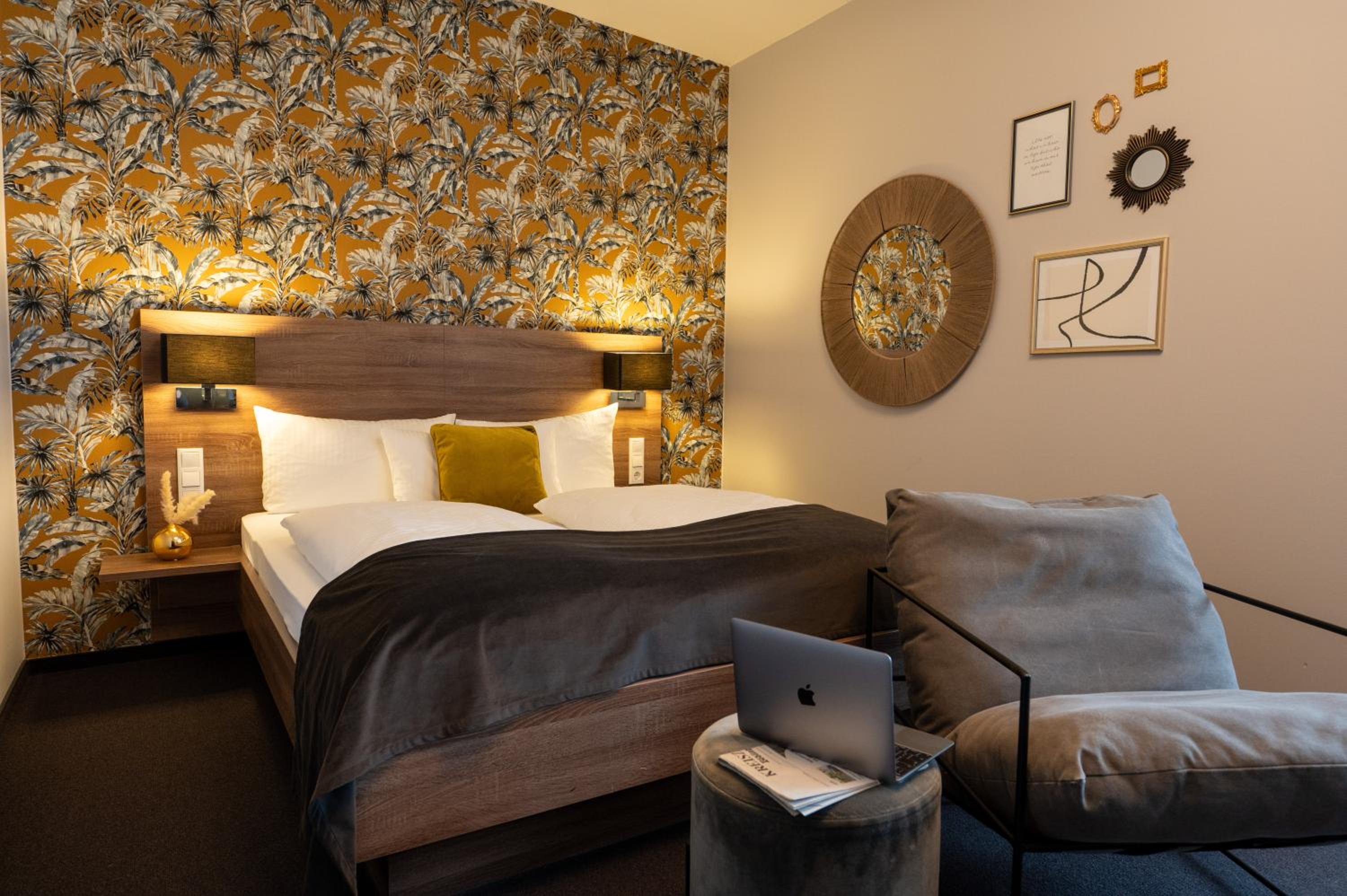 Deluxe Queen Room with Mini-Fridge
