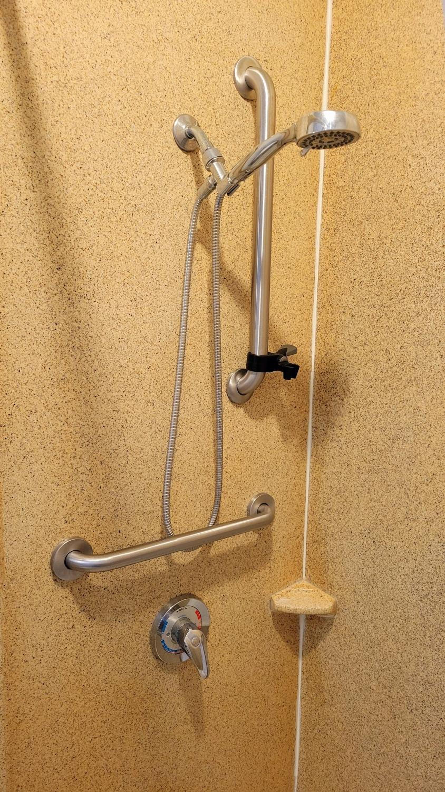 King Room with Sofa Bed and Bath Tub - Mobility/Hearing Accessible - Non-Smoking - Photo 5