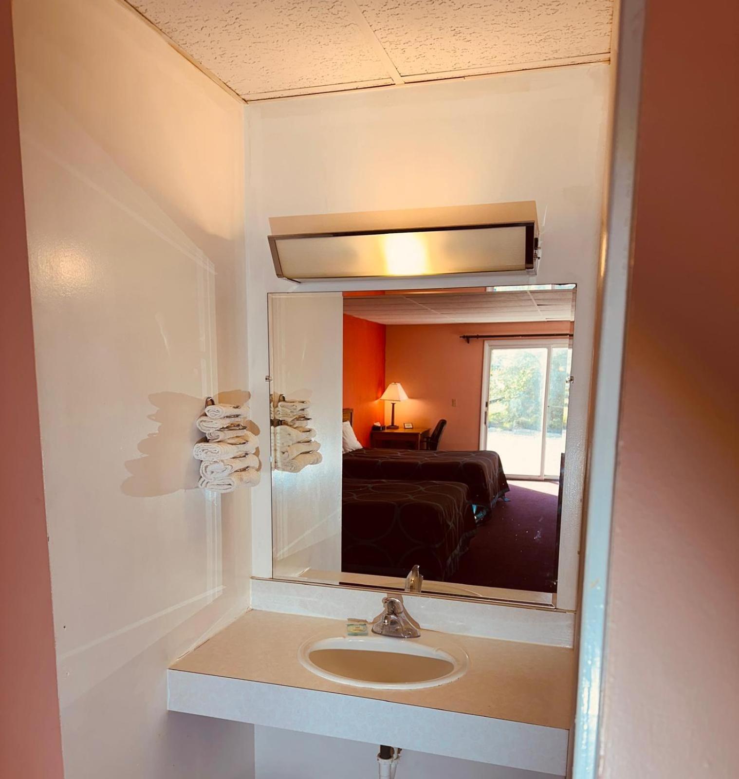 Family Room - Non-Smoking photo 2