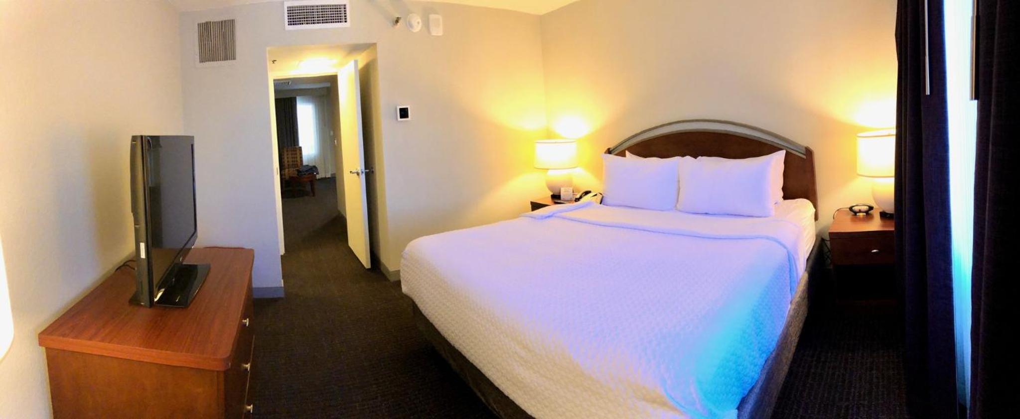 One-Bedroom Suite With Tub And Sofa Bed - Communications/Mobility Accessible photo 1