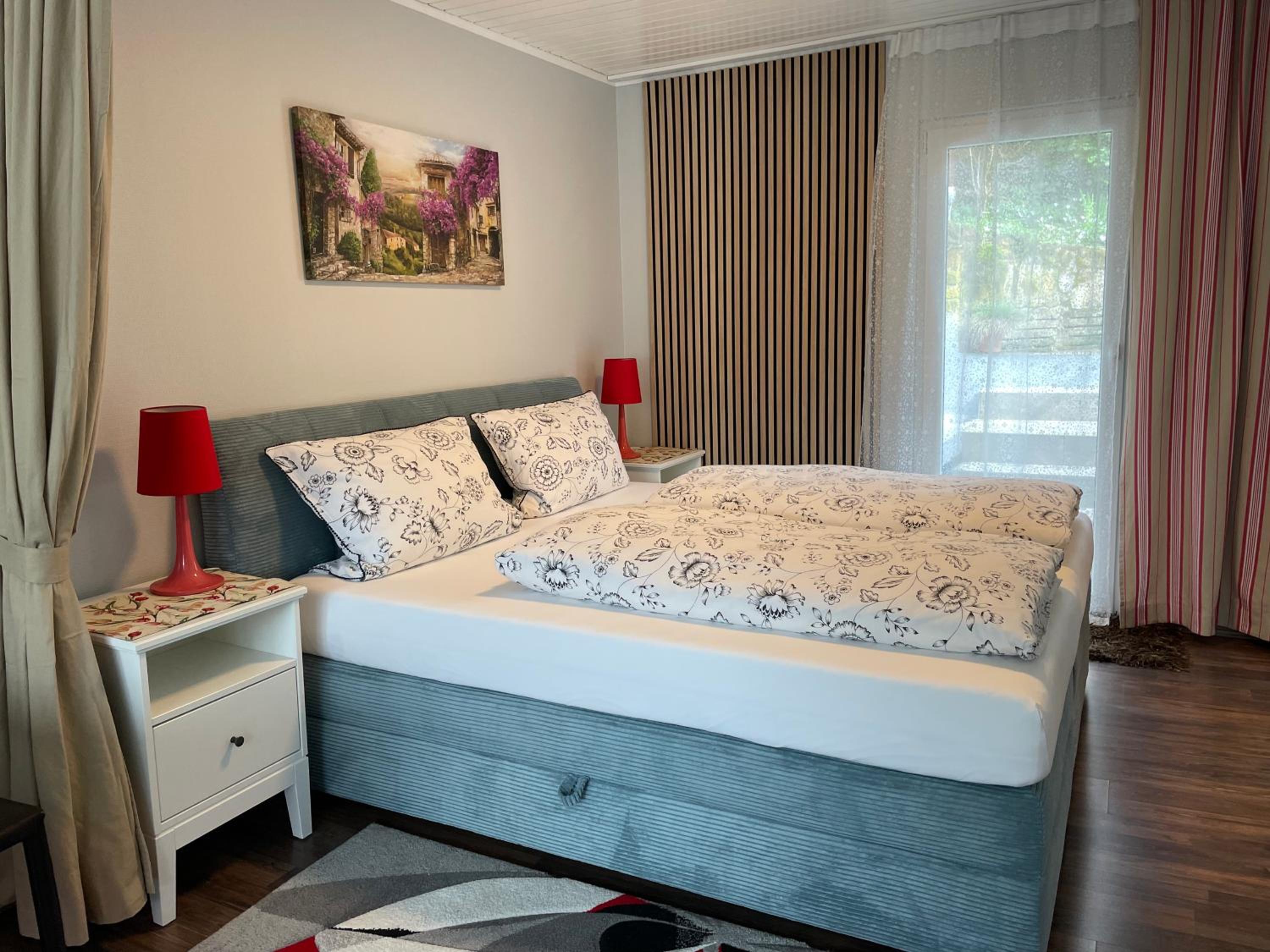 One-Bedroom Apartment - Photo 1