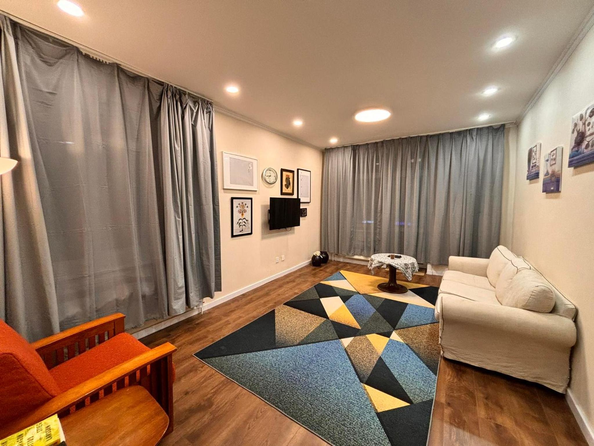 One-Bedroom Apartment photo 1