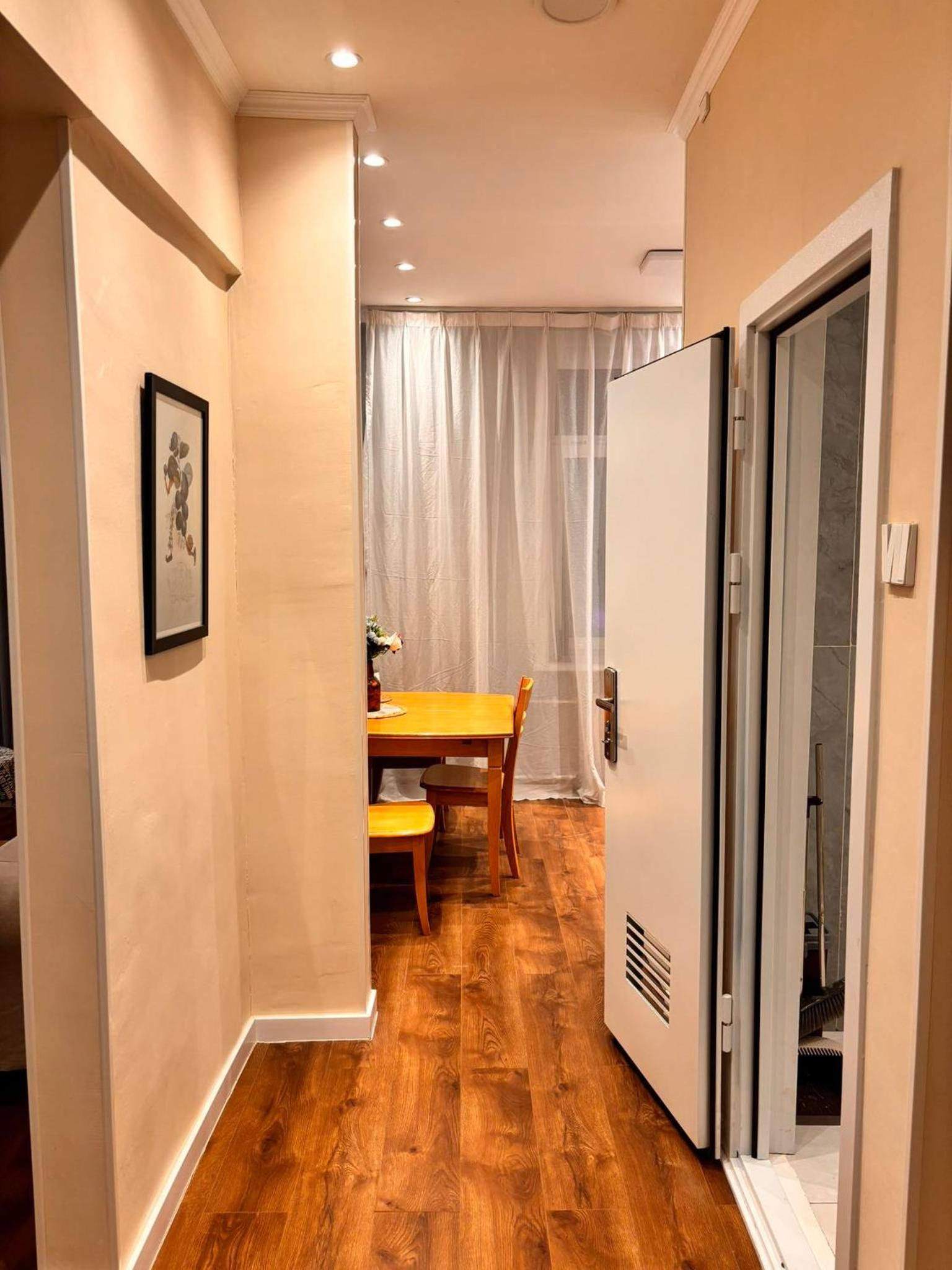 One-Bedroom Apartment photo 2
