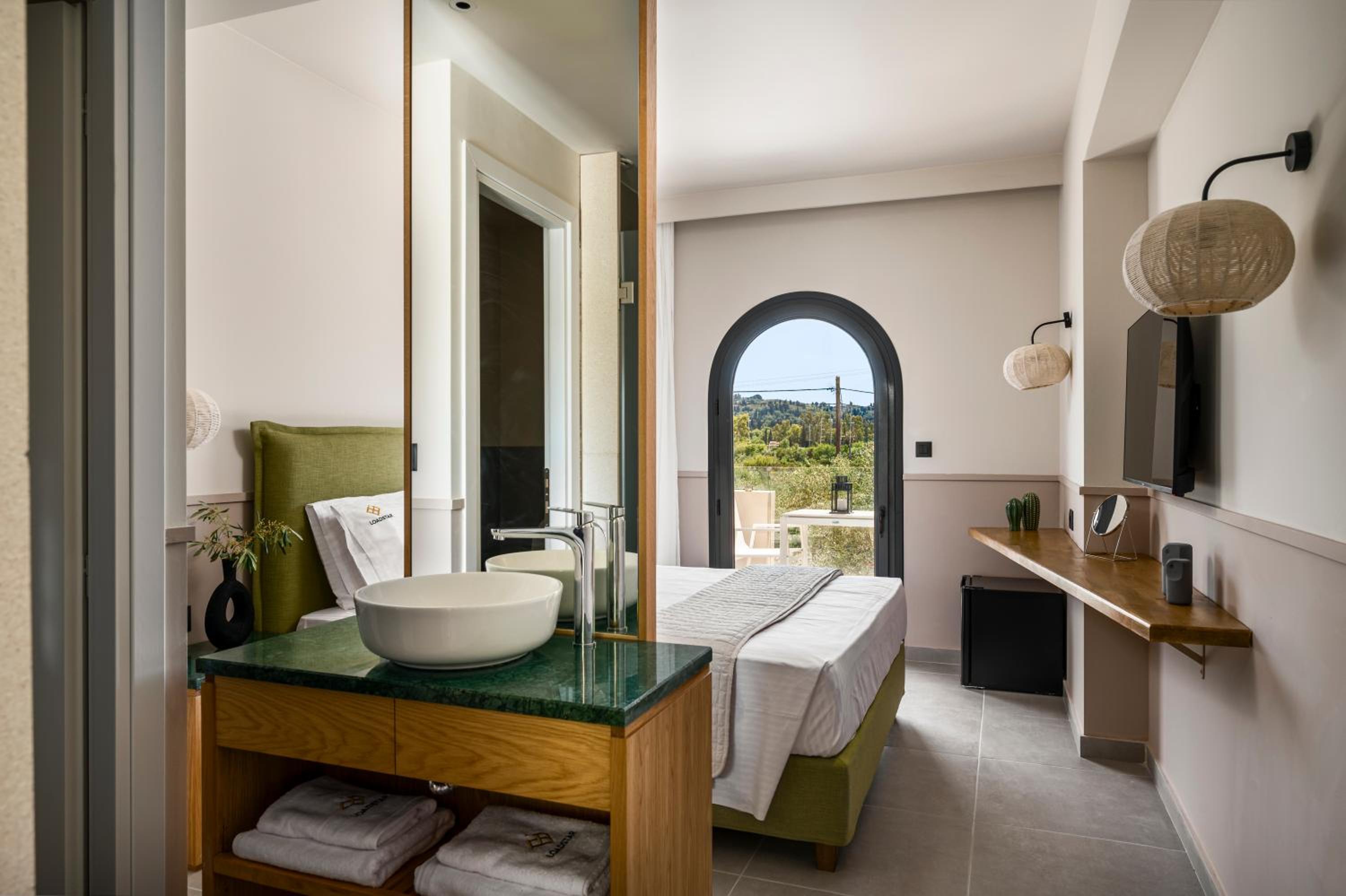 Double Room with Sea View - Photo 9