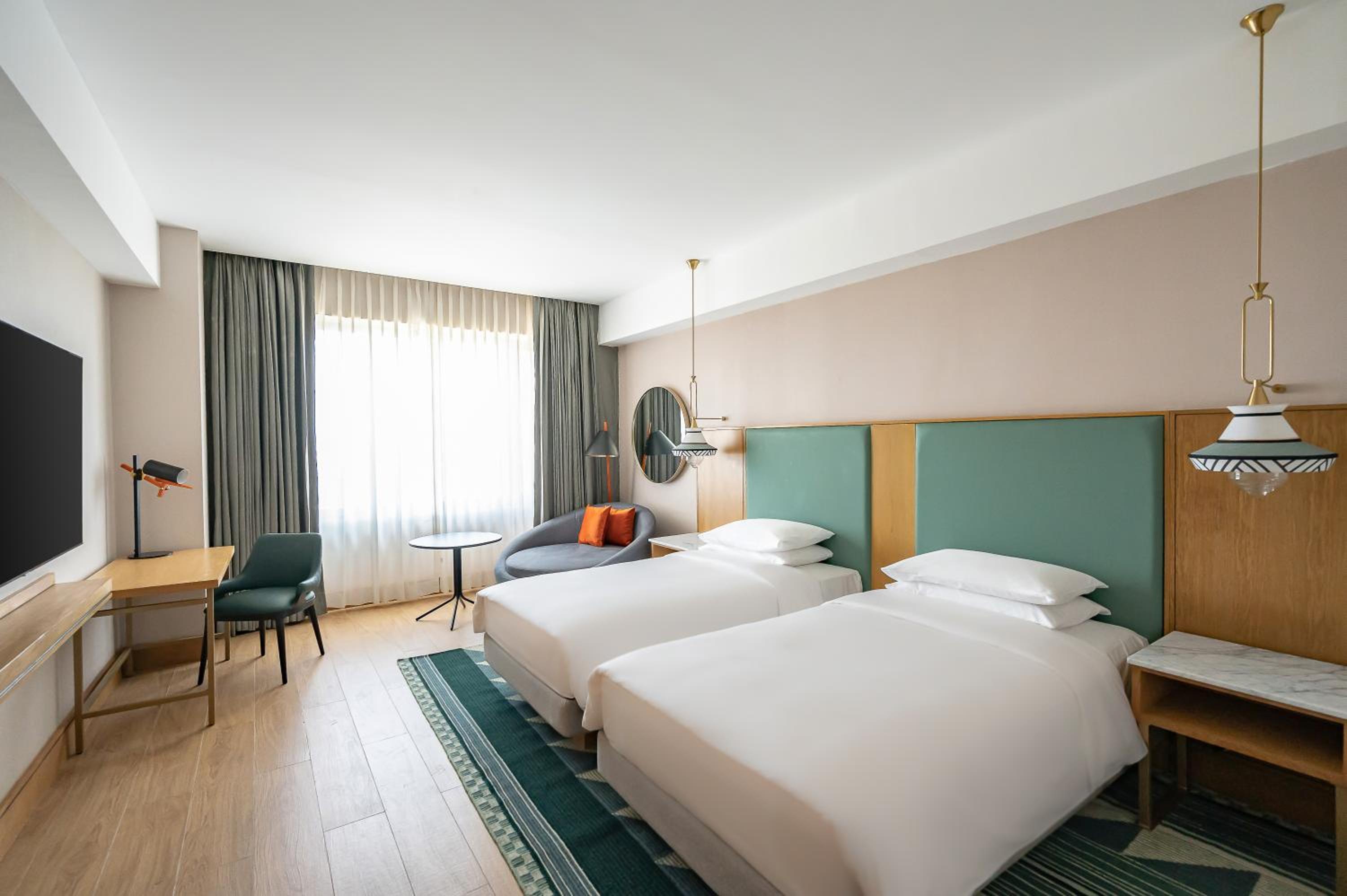 Twin Room - Club Access - Photo 1