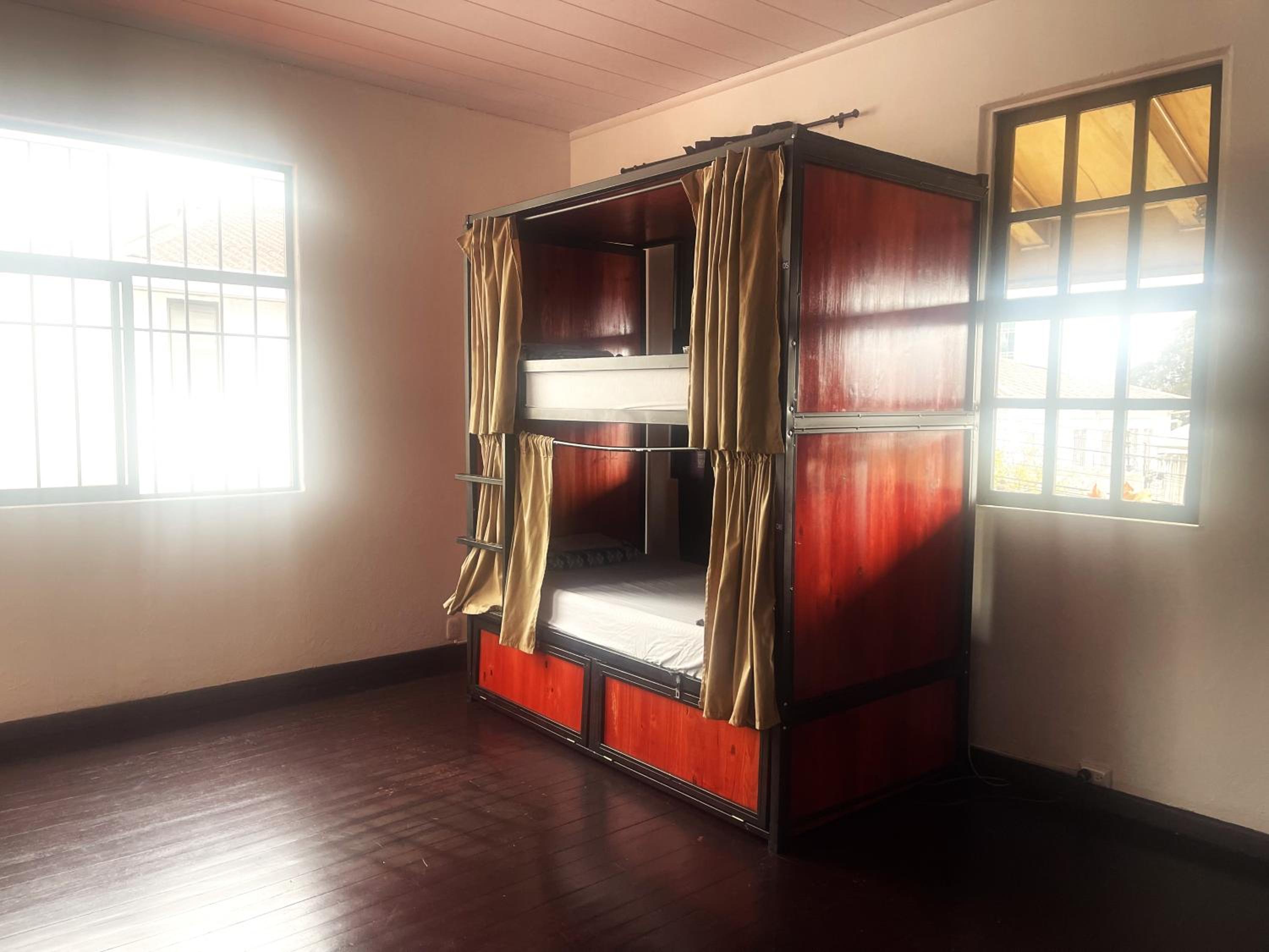 Bed in 6-Bed Mixed Dormitory Room