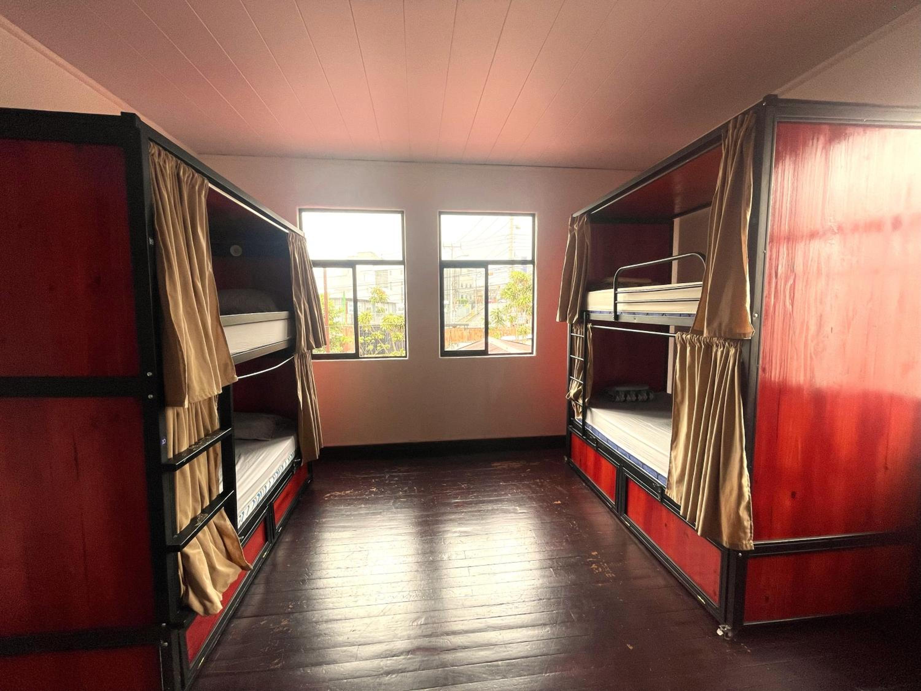 Bed in 6-Bed Mixed Dormitory Room photo 3