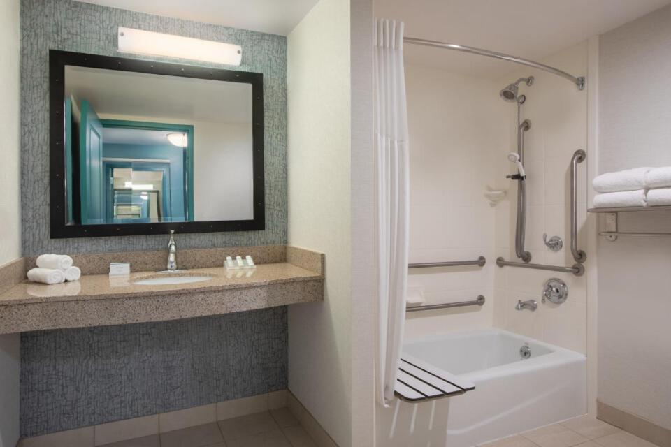 King Room - Hearing Accessible - Photo 5