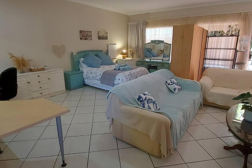 One-Bedroom Apartment photo 3
