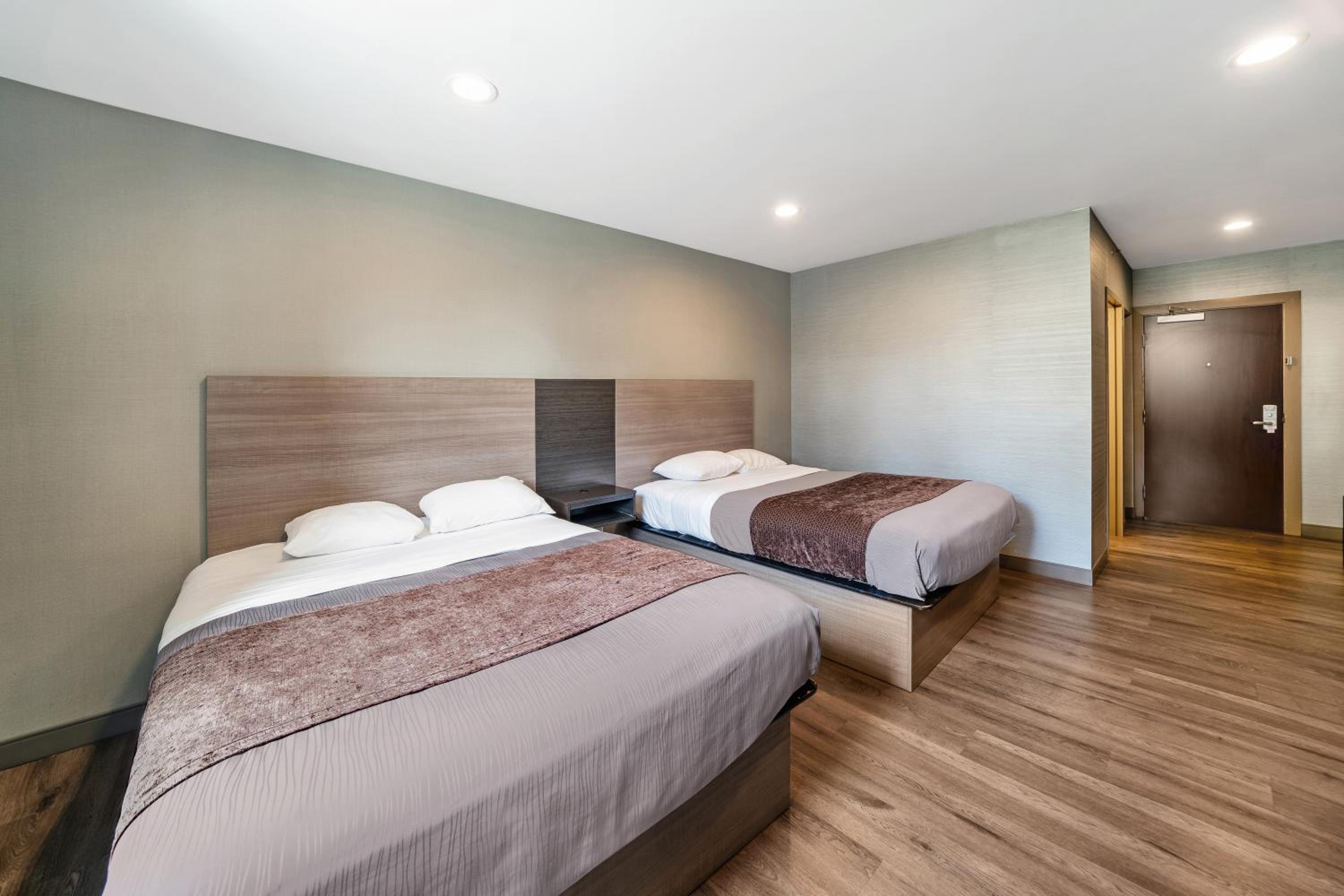 Standard Queen Room - Photo 4