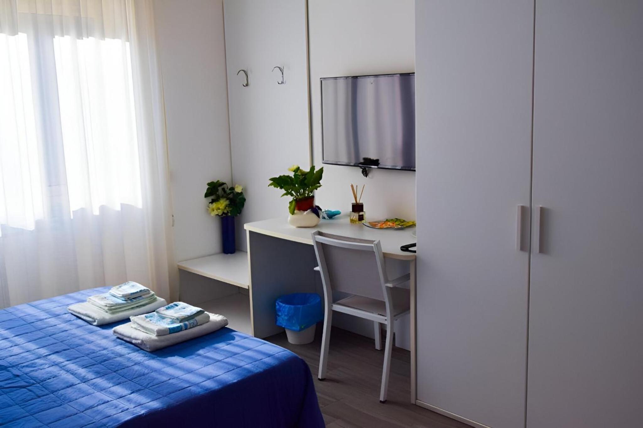 Double Room with Sea View and Private External Bathroom - Photo 2