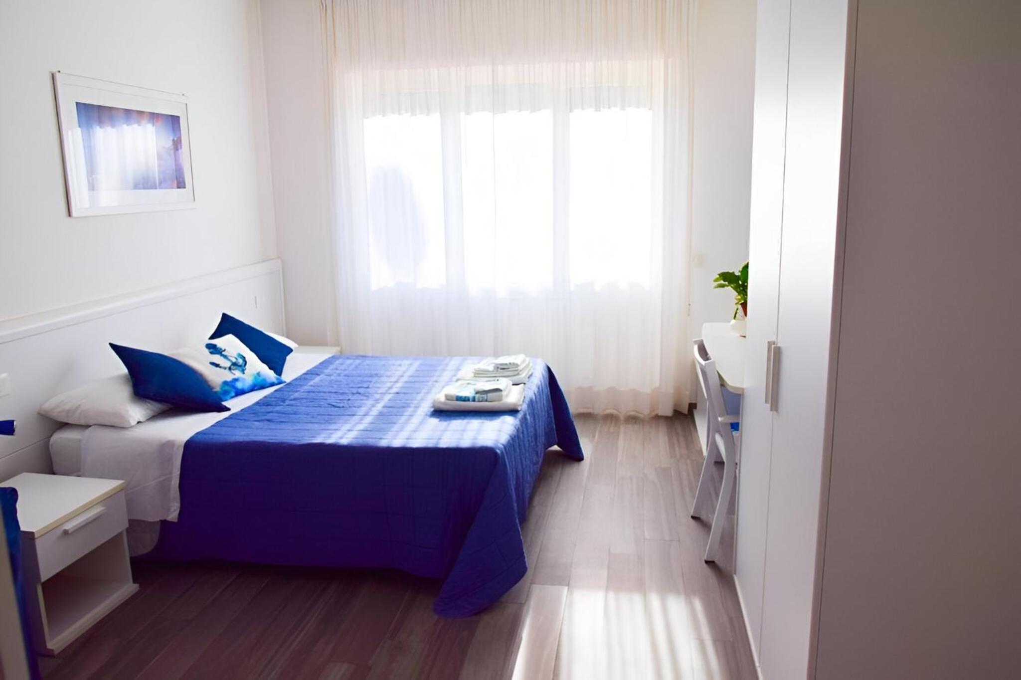 Double Room with Sea View and Private External Bathroom - Photo 1