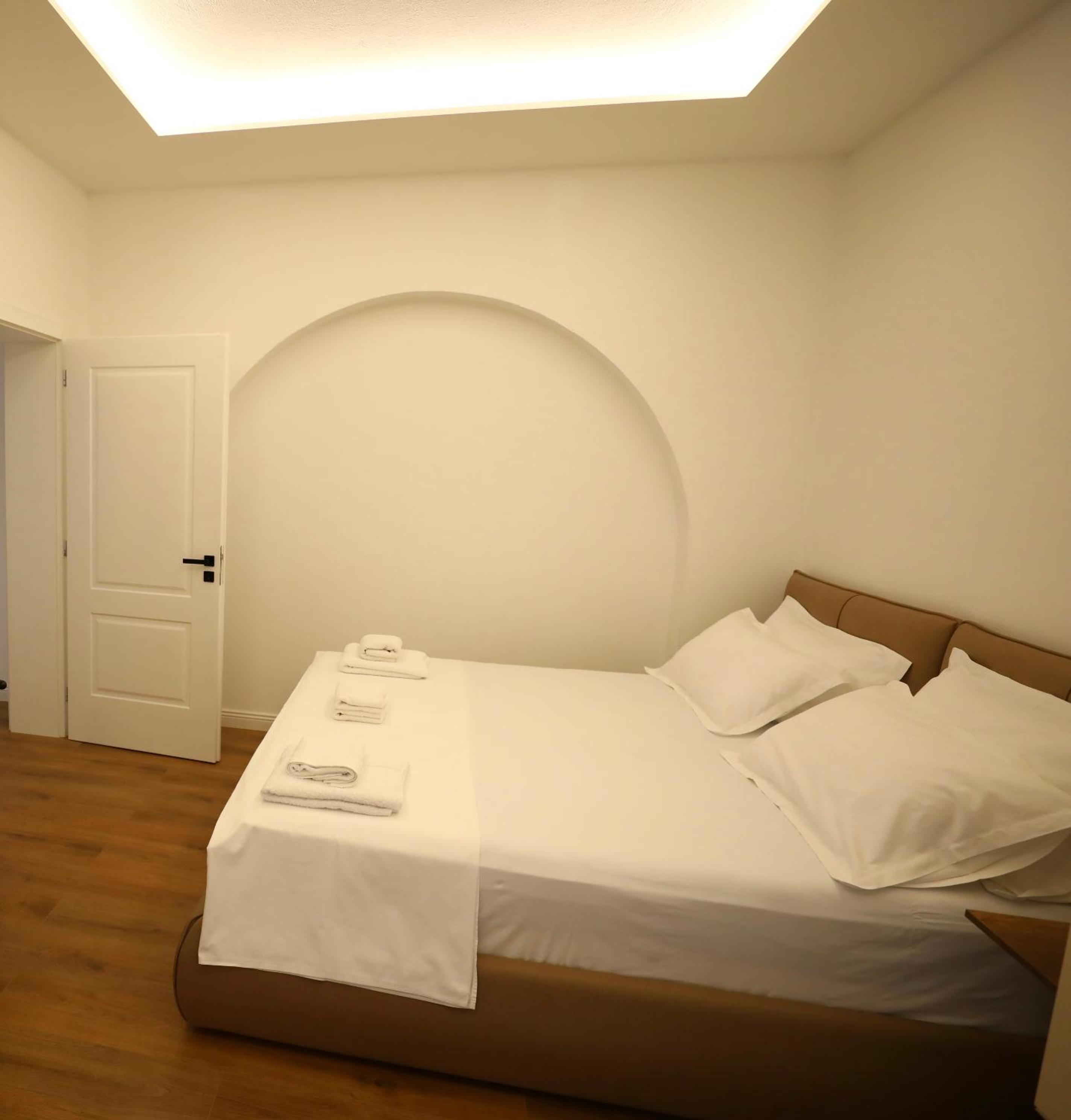 Standard King Room photo 3
