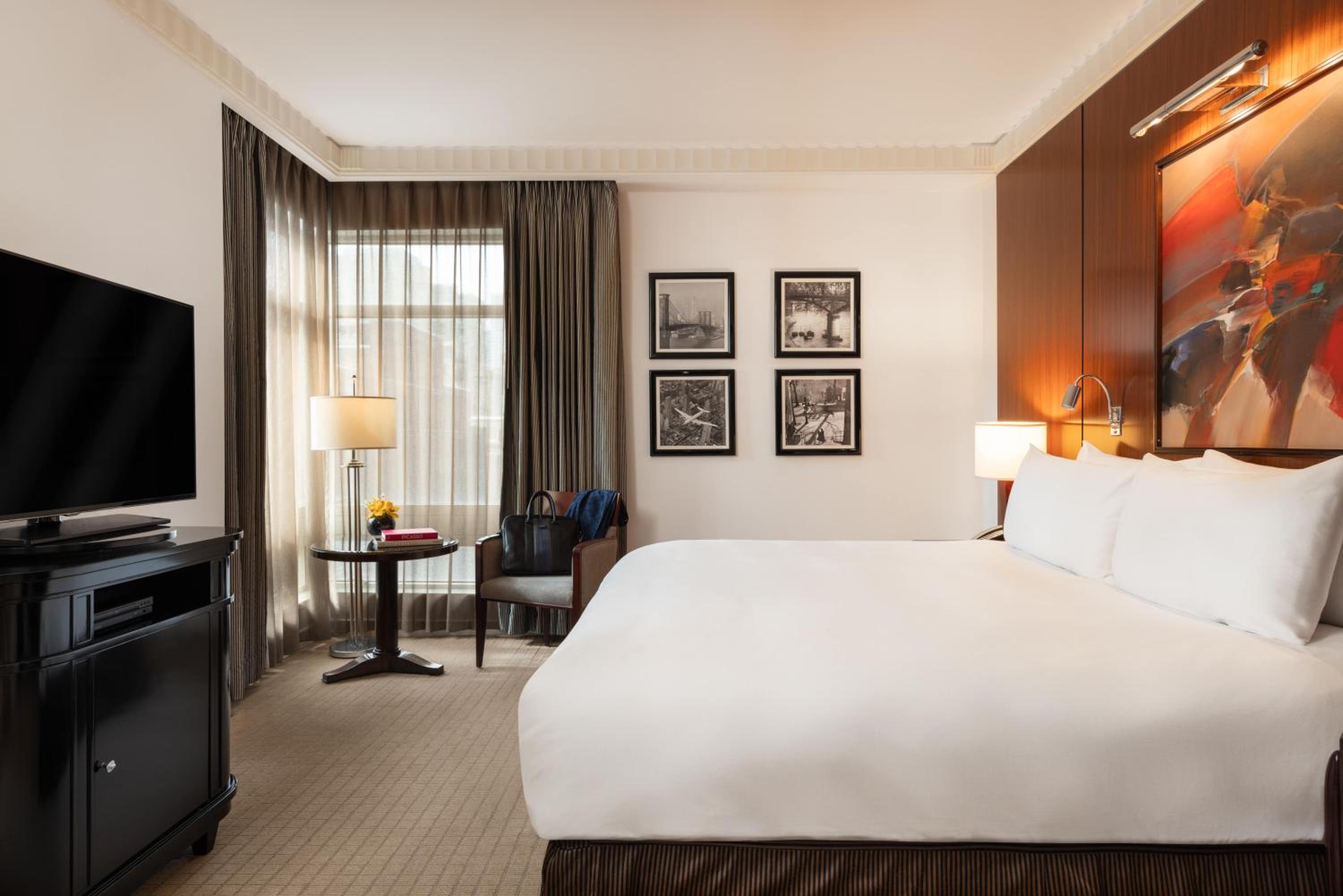 Magnifique King Room With Bath Tub - Disability Access/Chrysler Building View