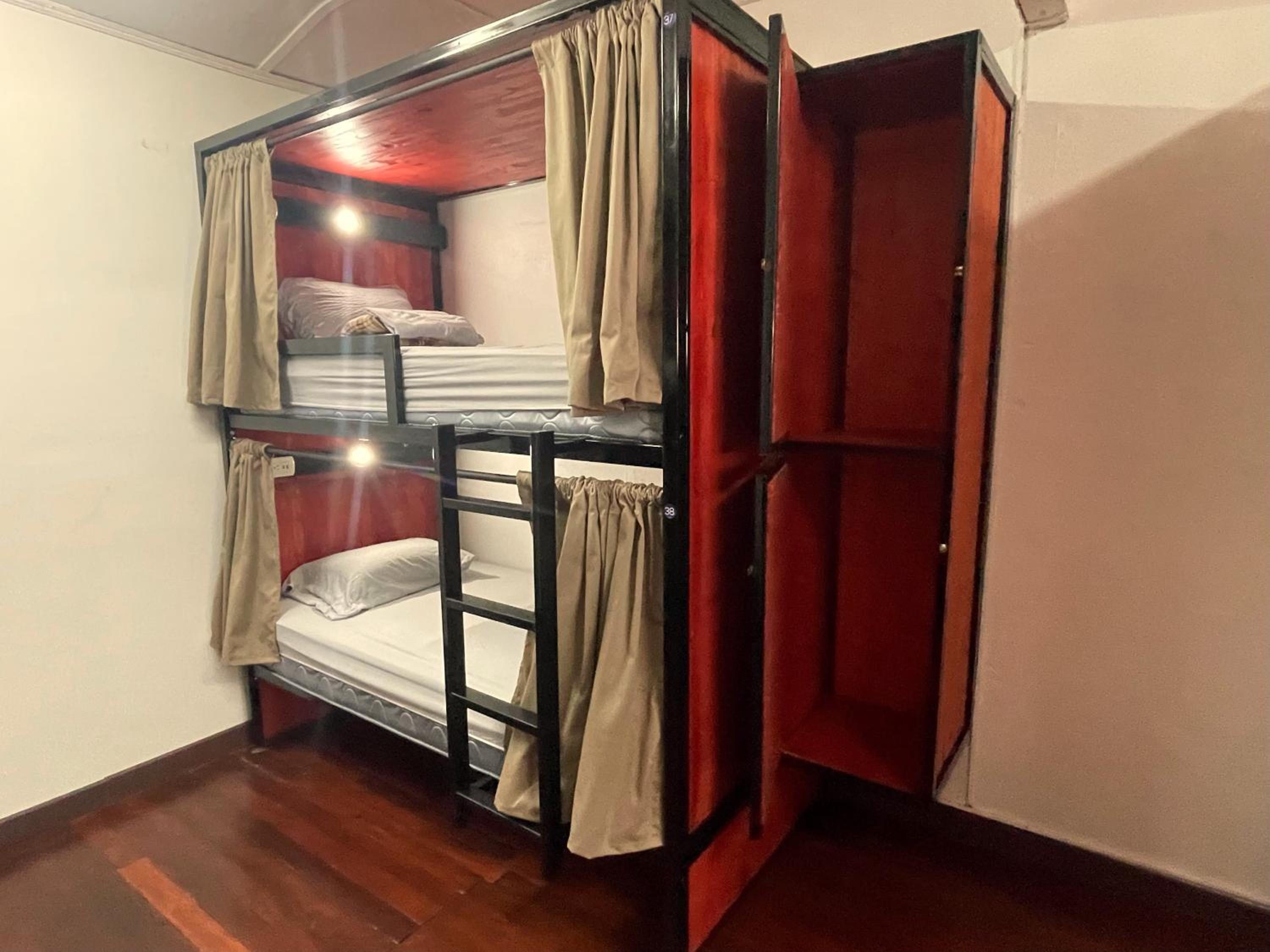 Bed in 6-Bed Mixed Dormitory Room photo 2