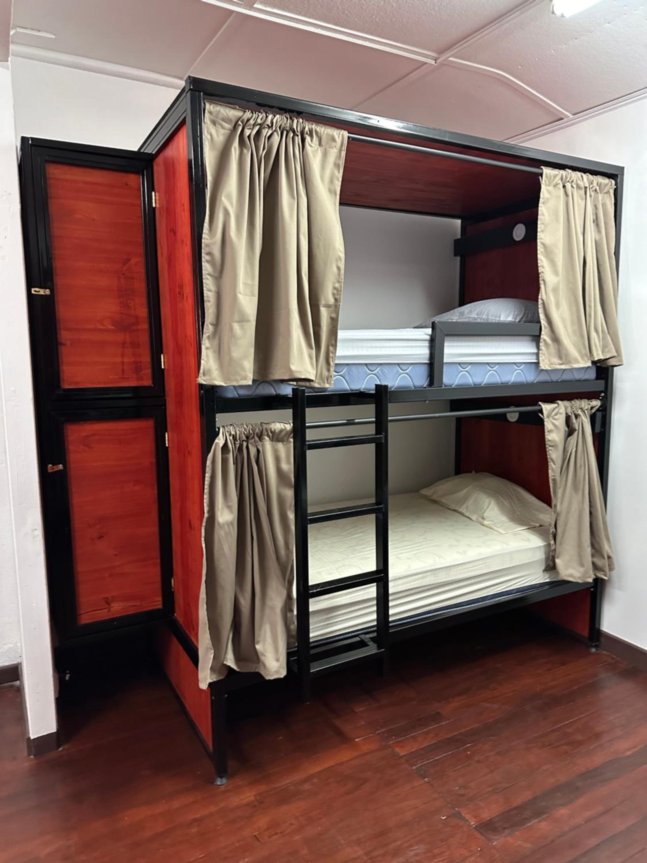 Bed in 6-Bed Mixed Dormitory Room photo 3