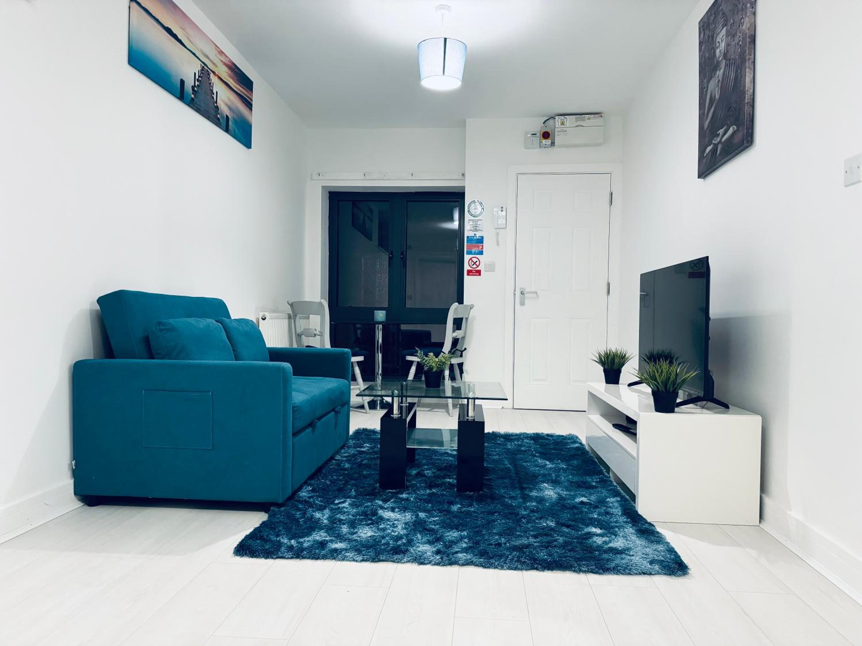 One-Bedroom Apartment photo 1
