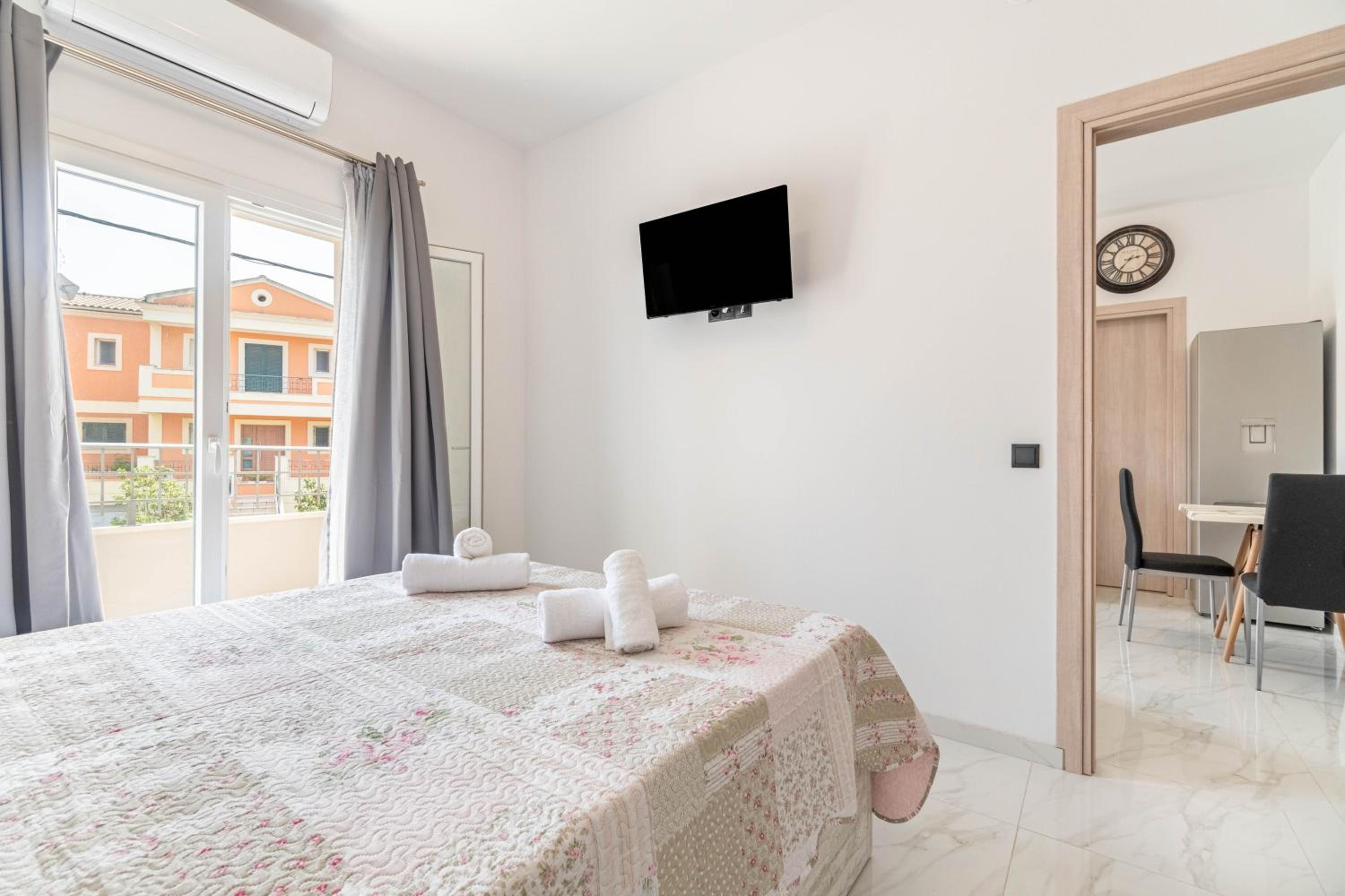 Superior One-Bedroom Apartment with Balcony photo 2