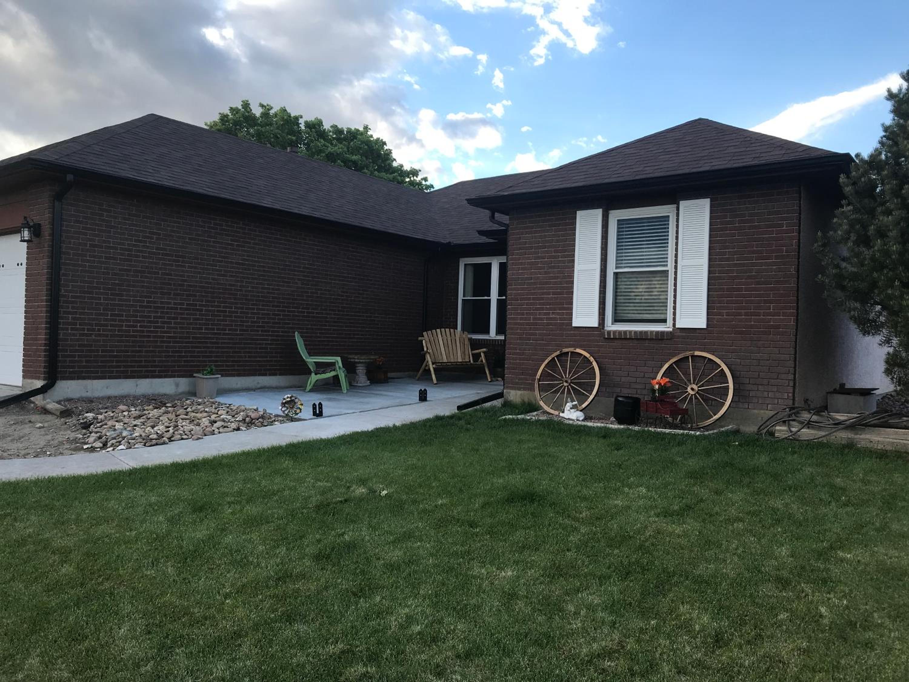 Three-Bedroom House photo 3