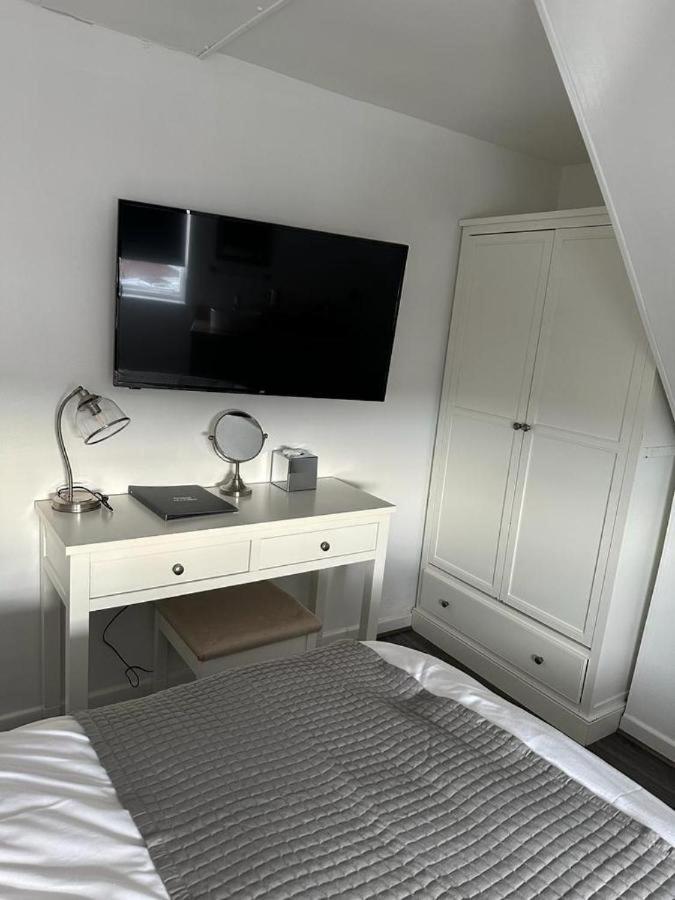 Double Room with Private External Bathroom photo 2