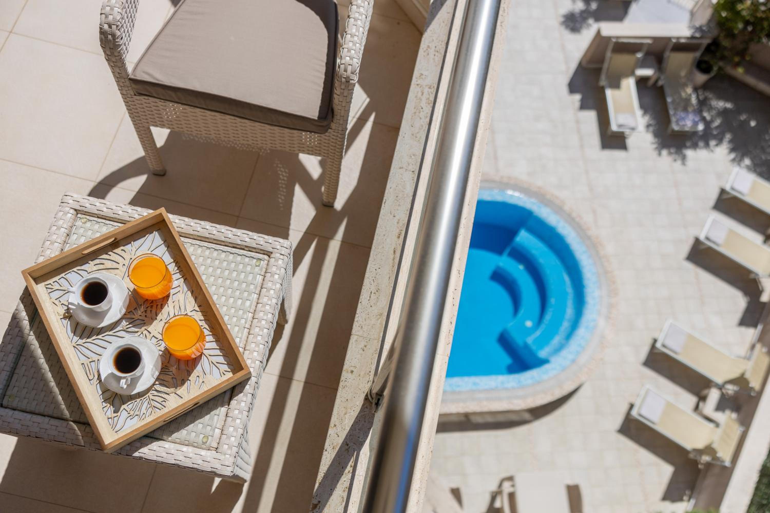One Bedroom Apartment with Balcony - Photo 13
