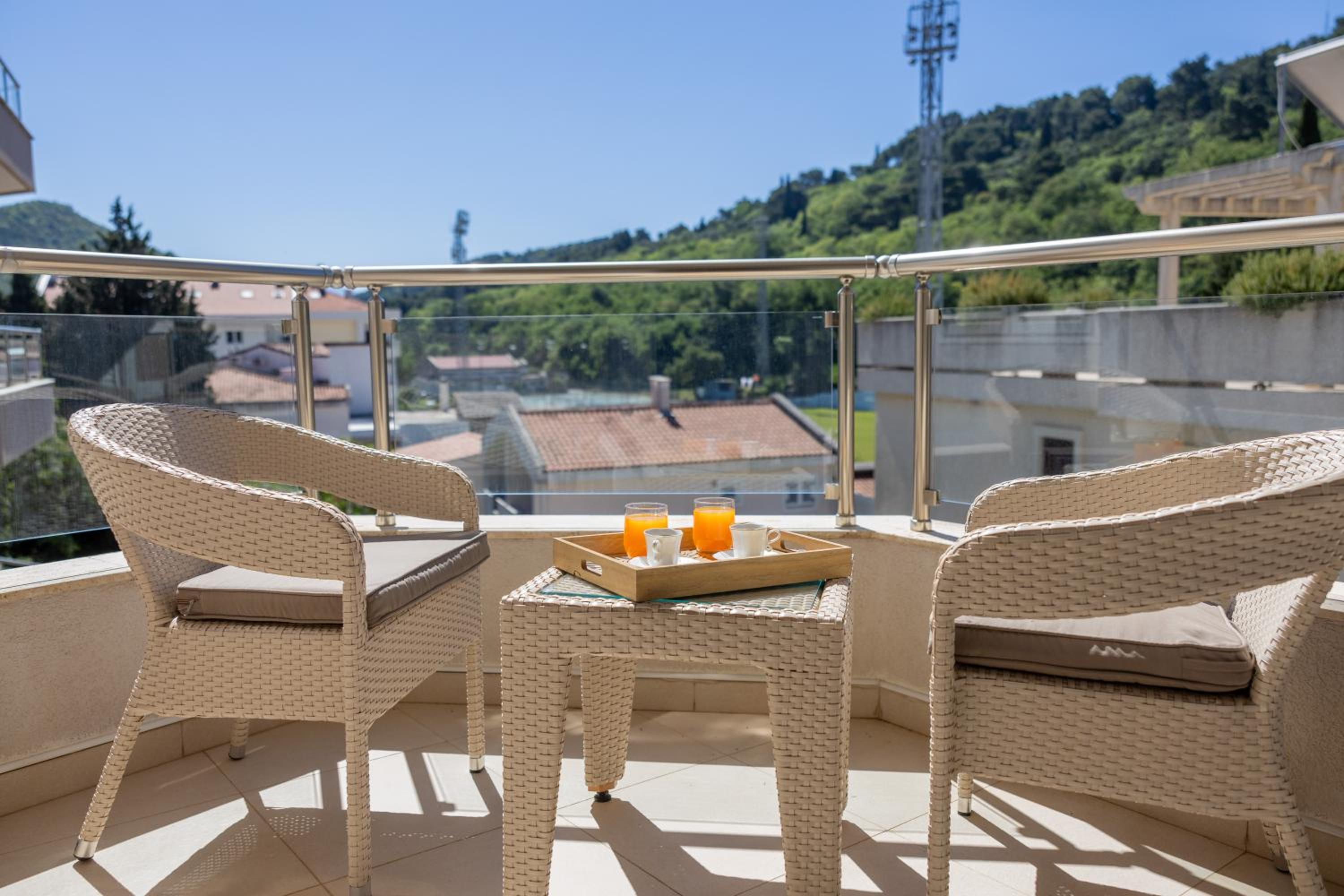 One Bedroom Apartment with Balcony - Photo 12