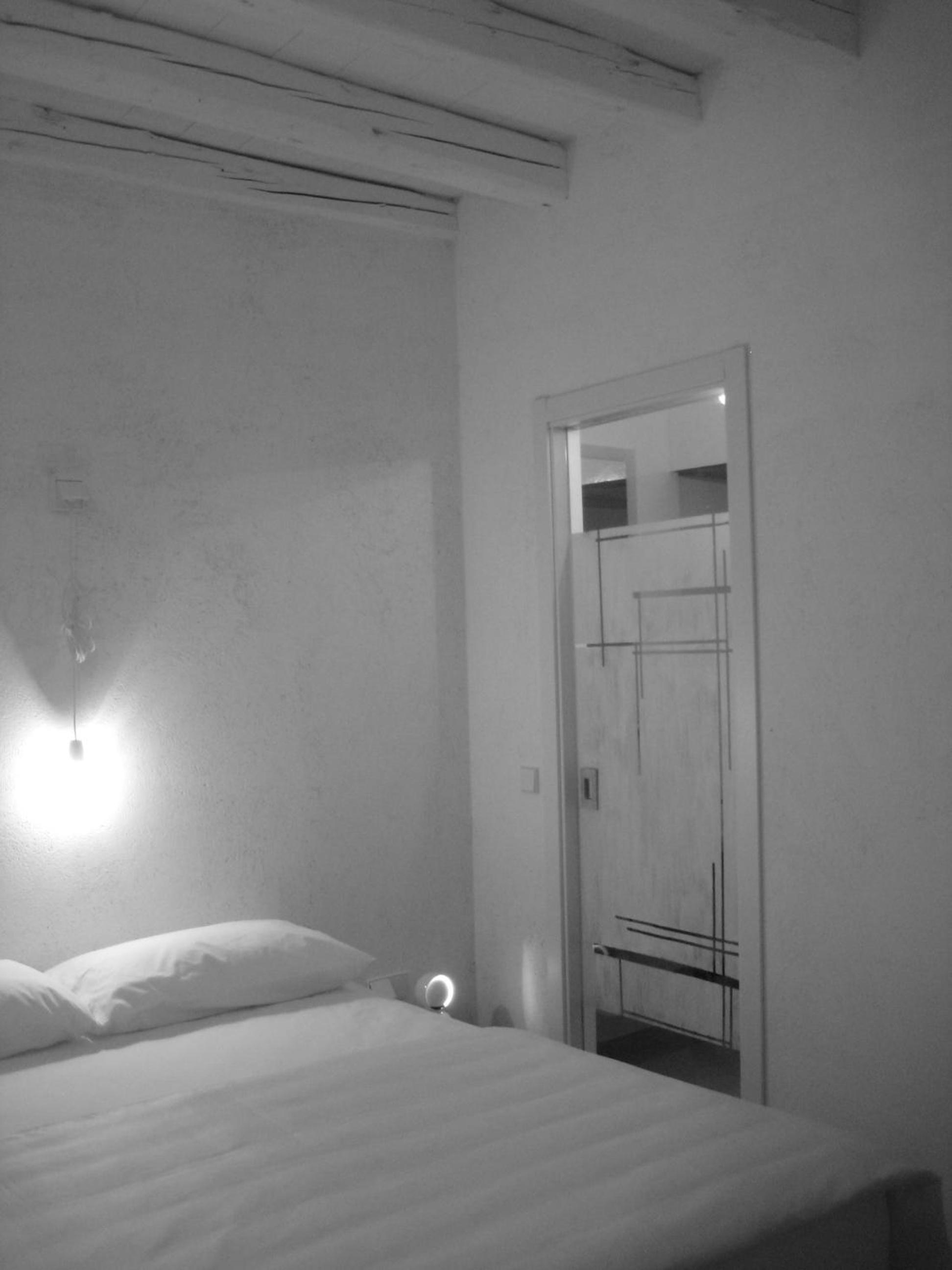 Double Room - Photo 7