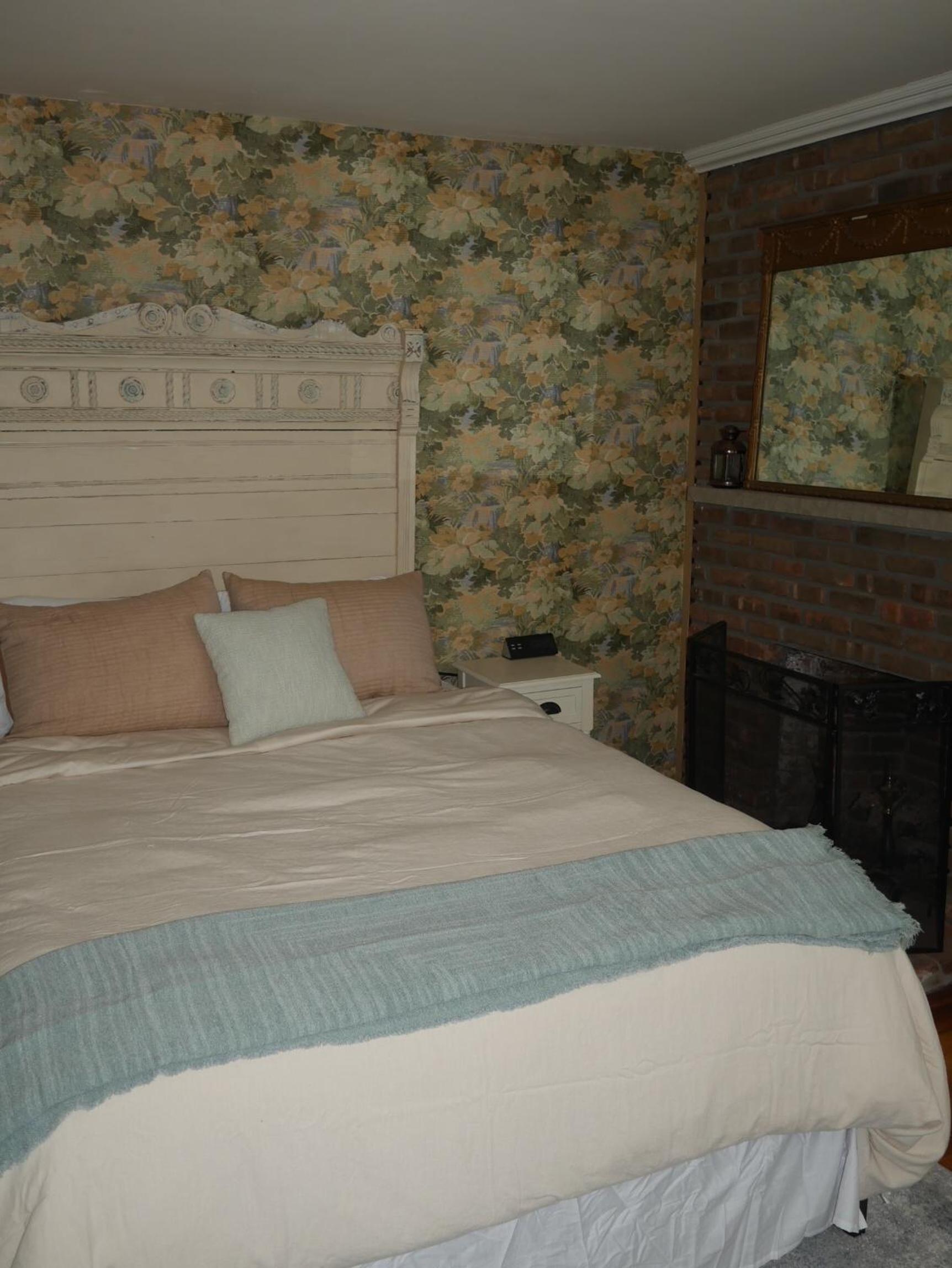 Queen Room photo 3