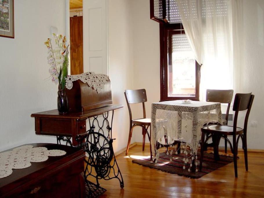 Five-Bedroom House photo 2