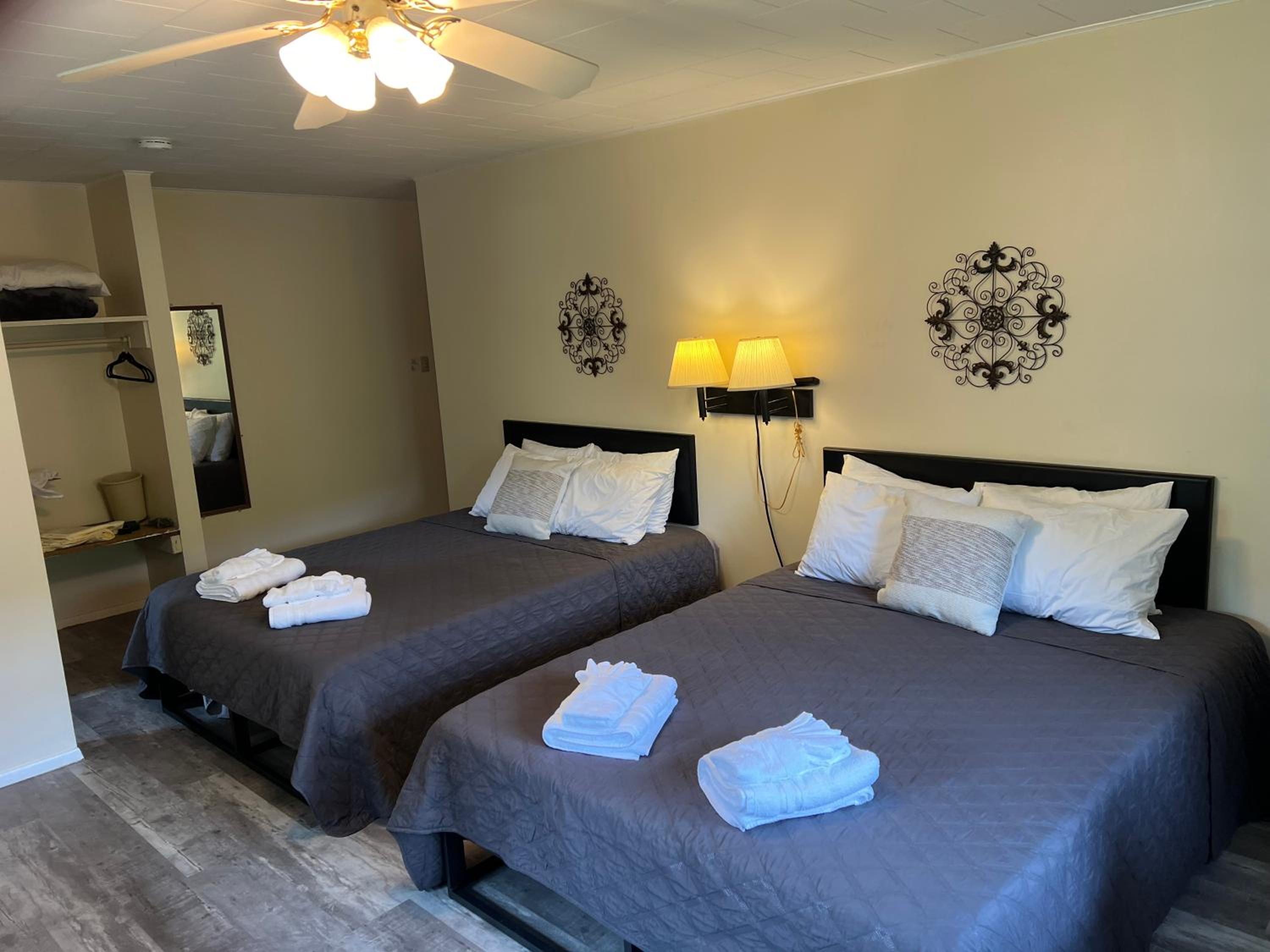 Deluxe Family Room photo 2