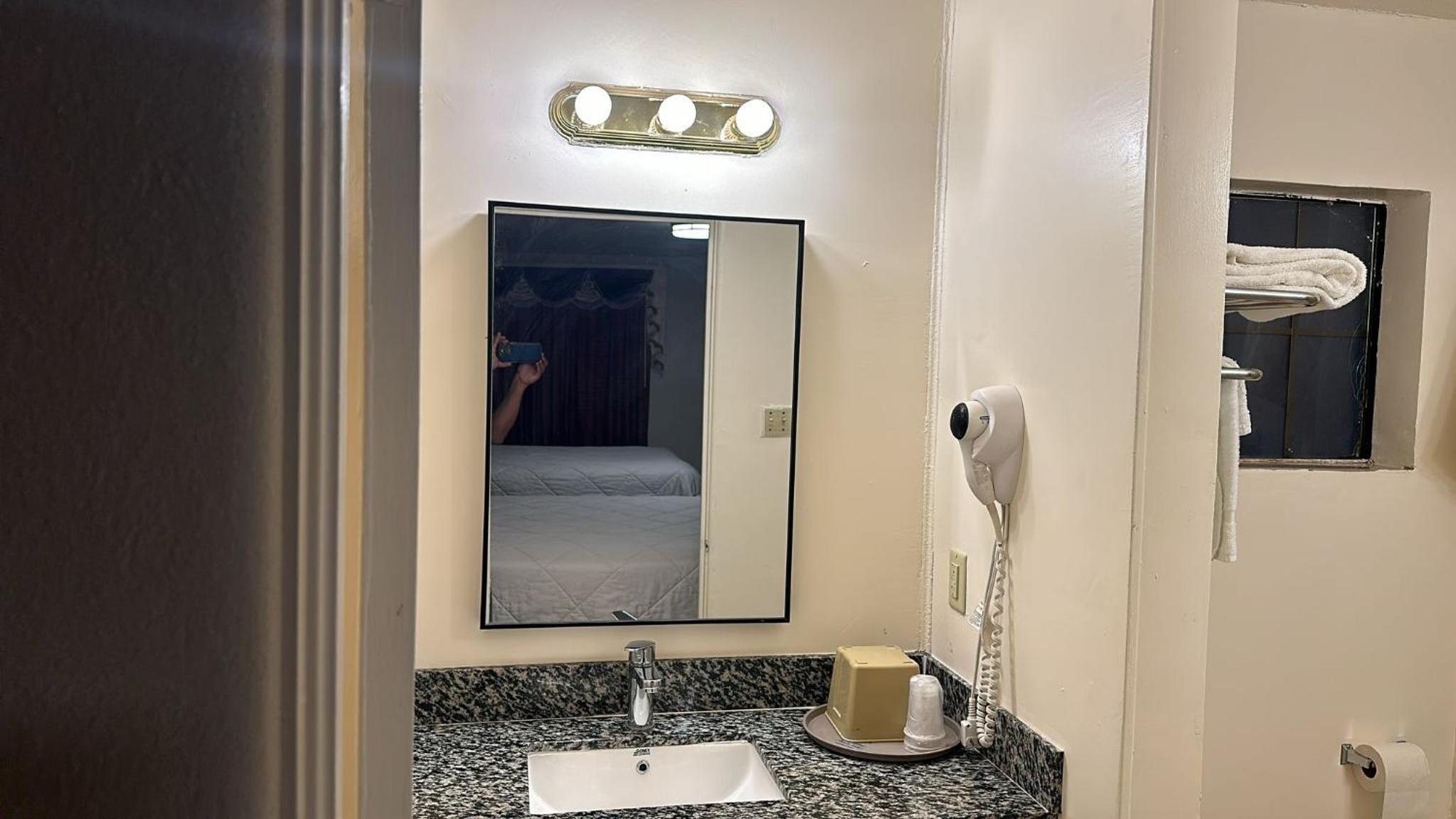 Triple Room - Non-Smoking photo 2
