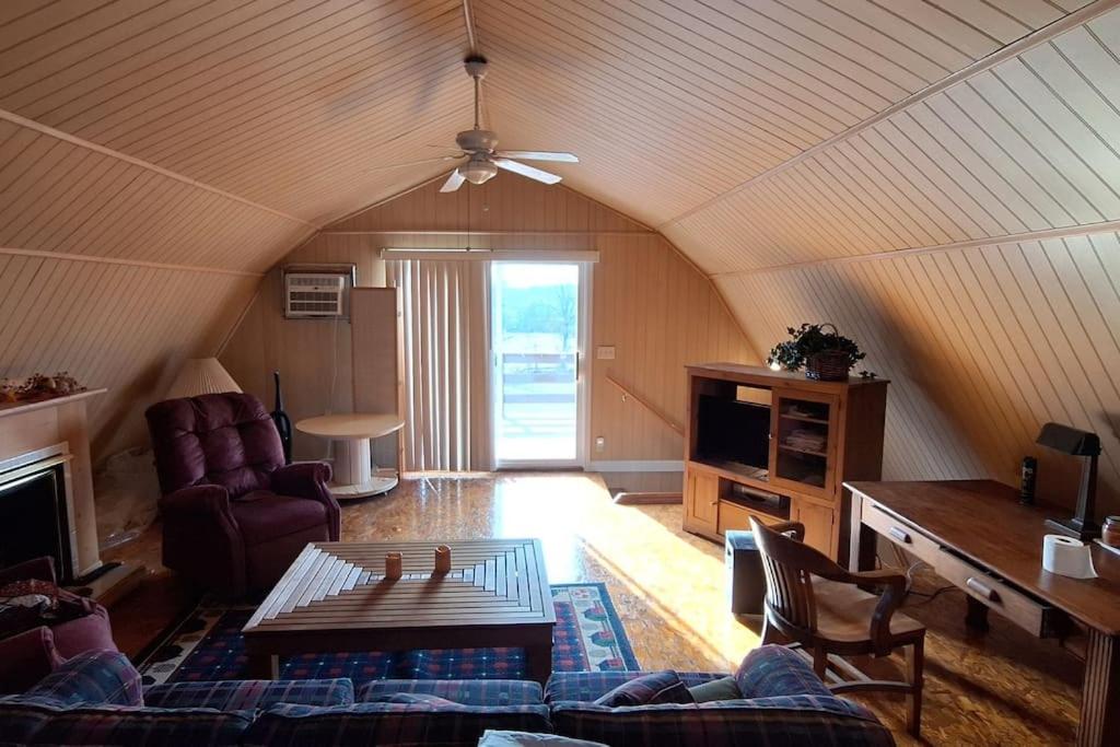 One-Bedroom House photo 1
