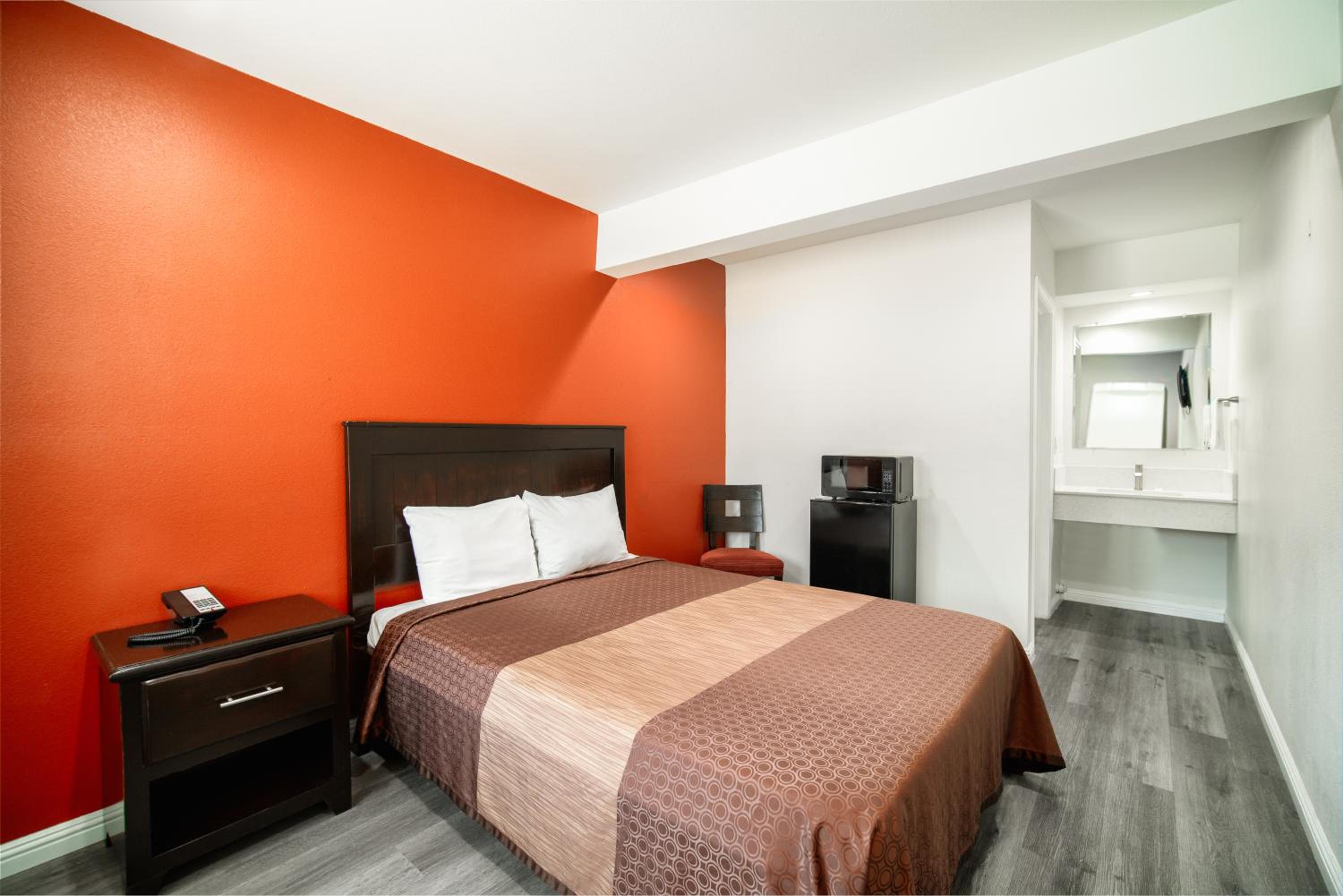 Queen Room - Photo 1