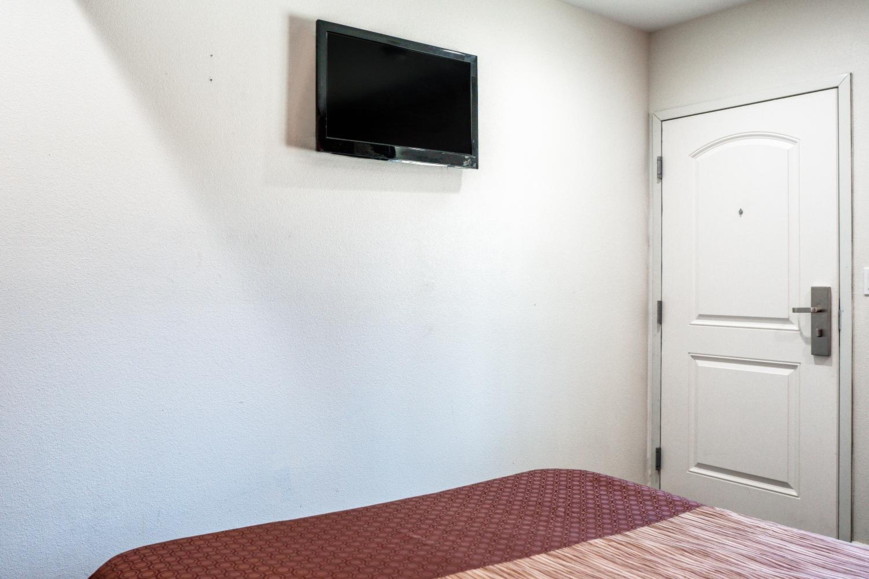 Queen Room - Disability Access photo 1