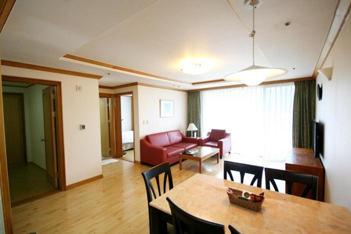 Family Room - Photo 6