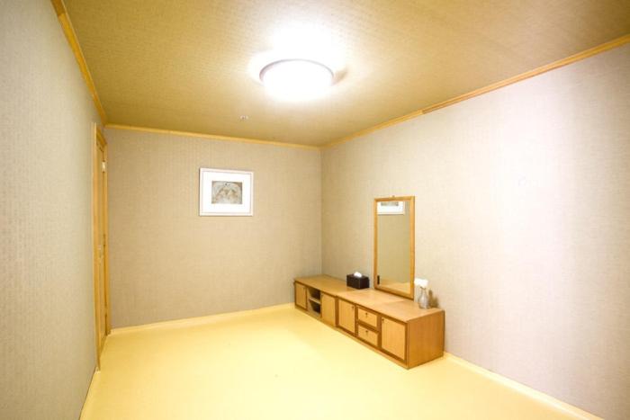 Suite B - Photo 9