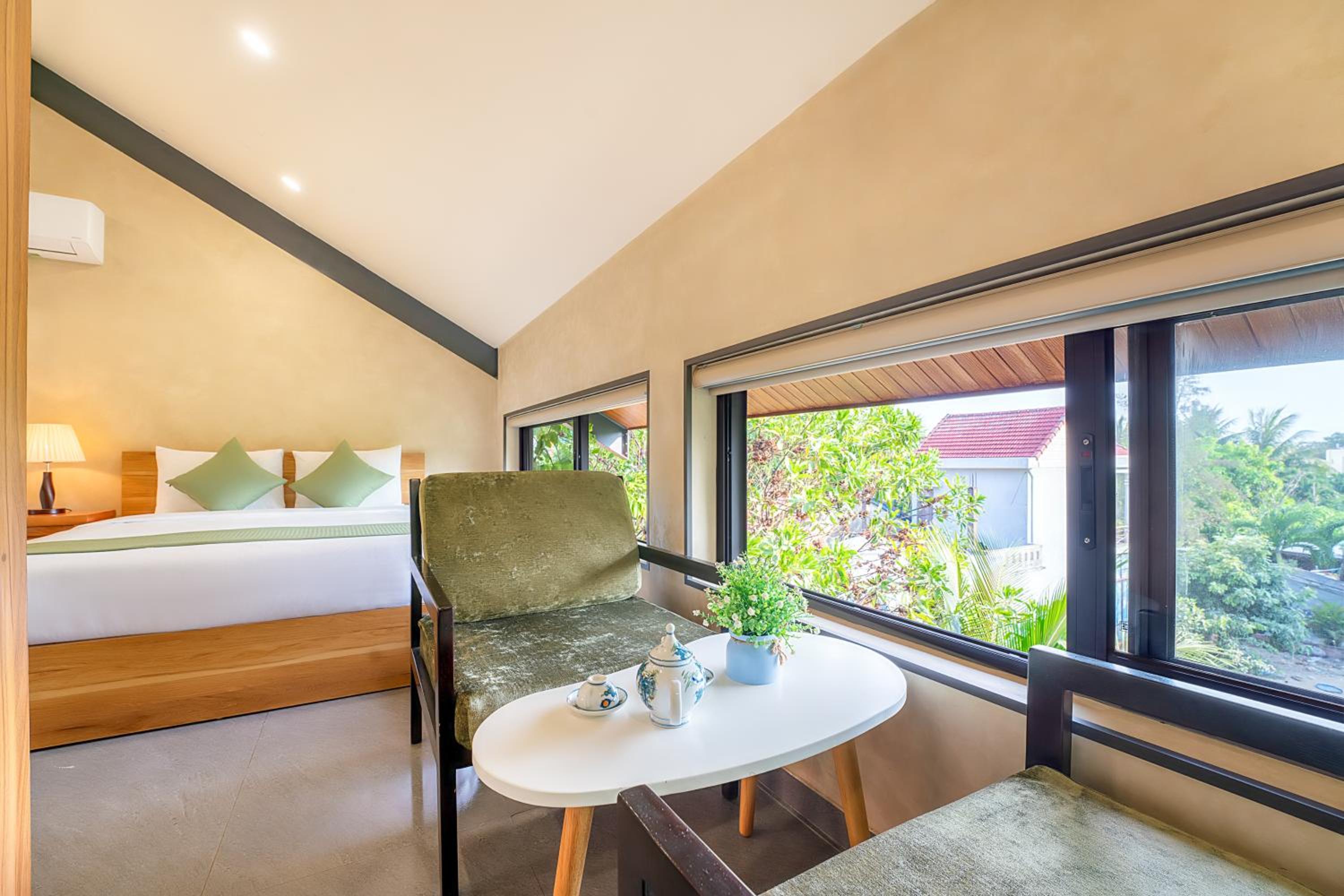 Family Room with Garden View photo 2