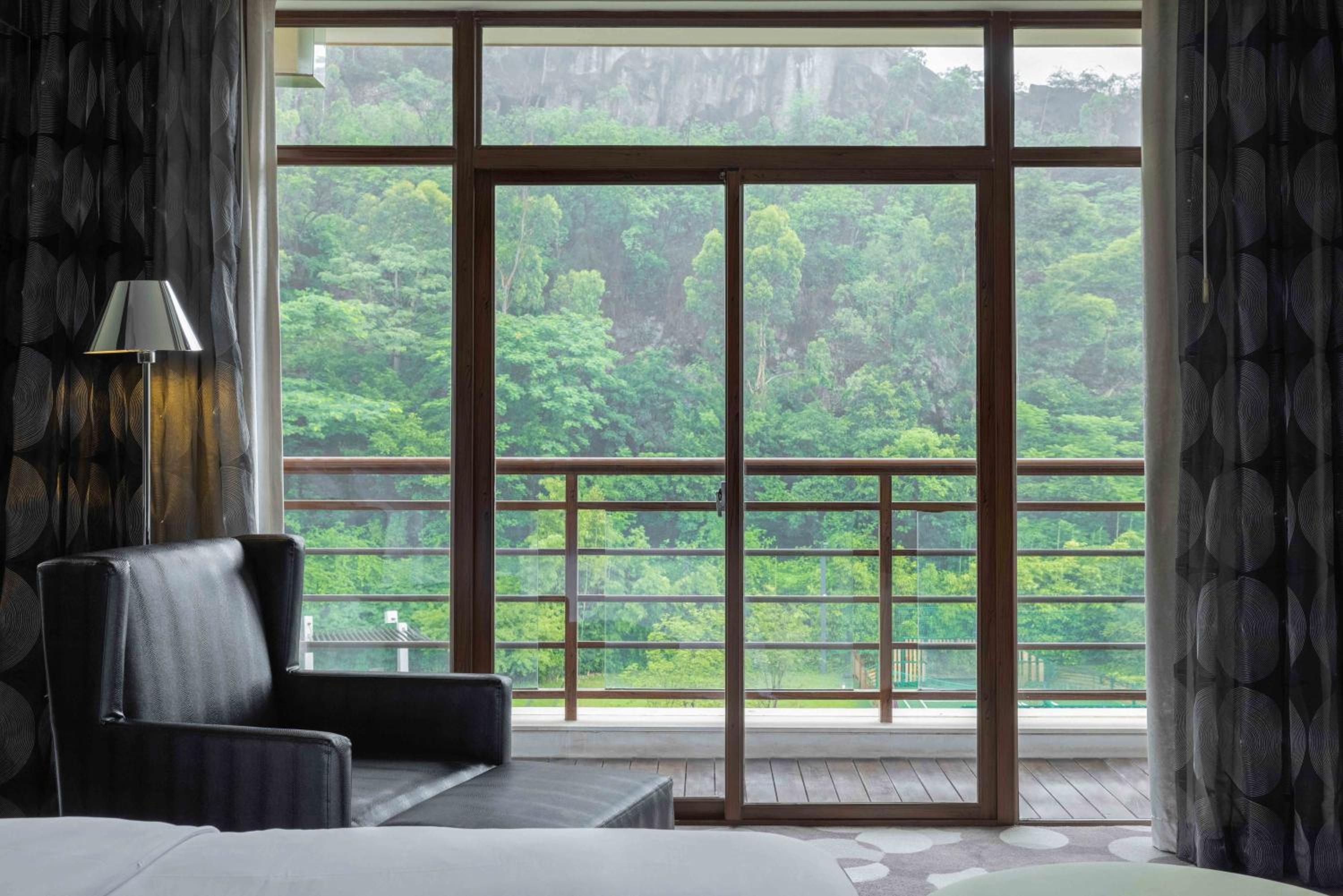 Squad Family King Room with Balcony - Photo 2