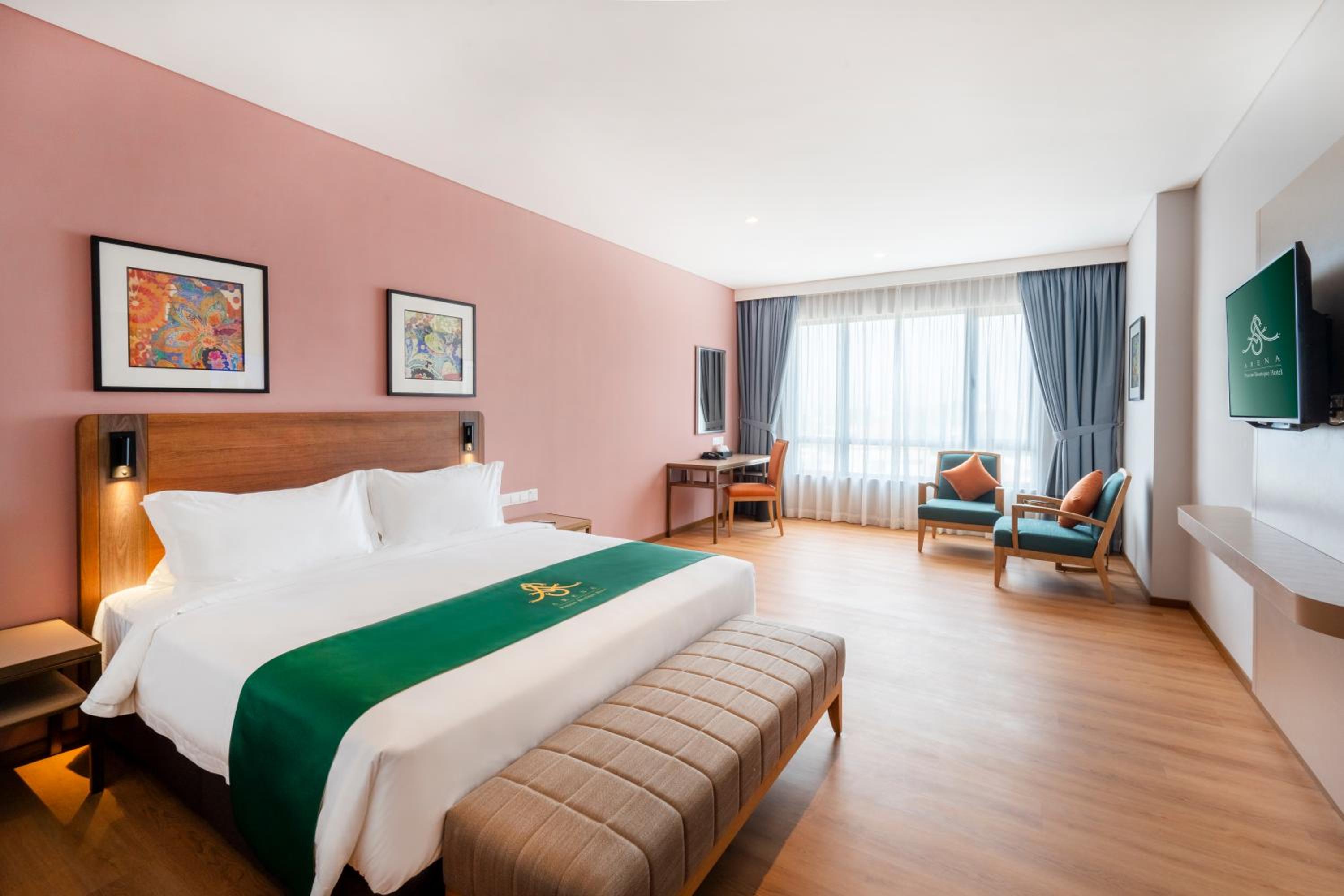 Deluxe King Room photo 1