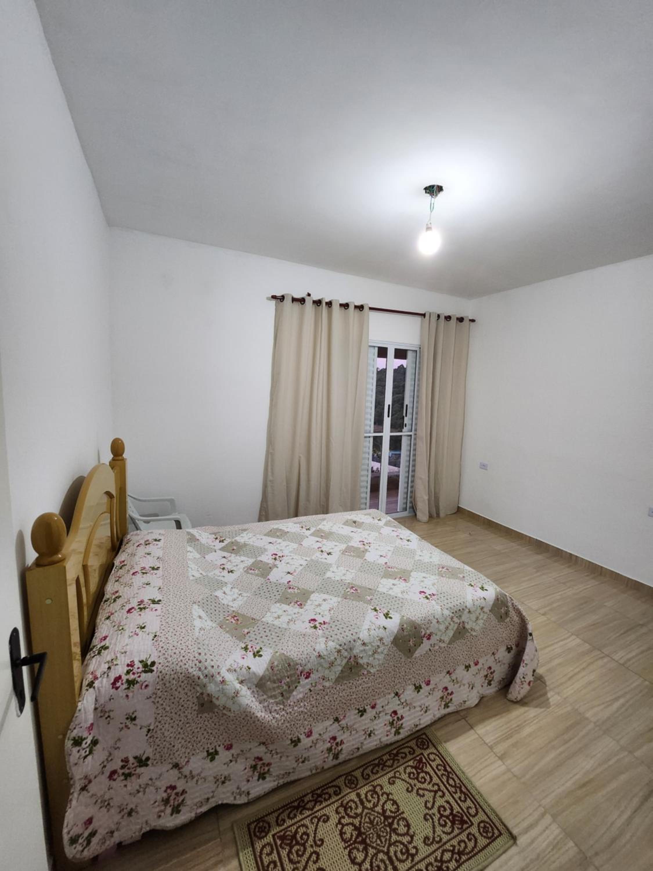 Five-Bedroom House photo 3