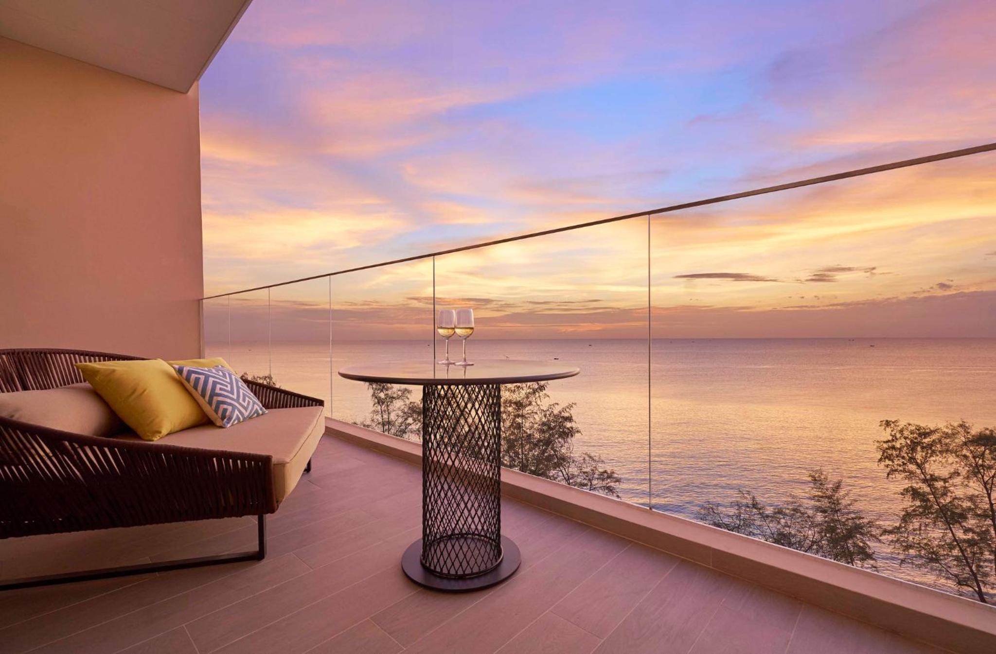One-Bedroom Suite with Ocean View - Photo 3
