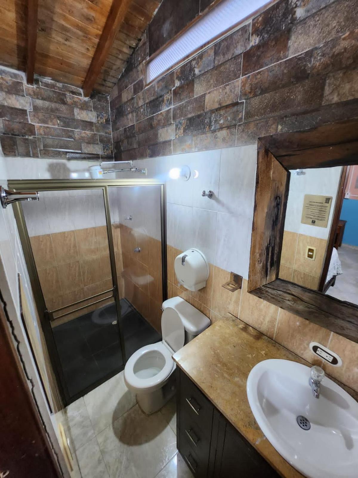 Quadruple Room with Private Bathroom photo 2