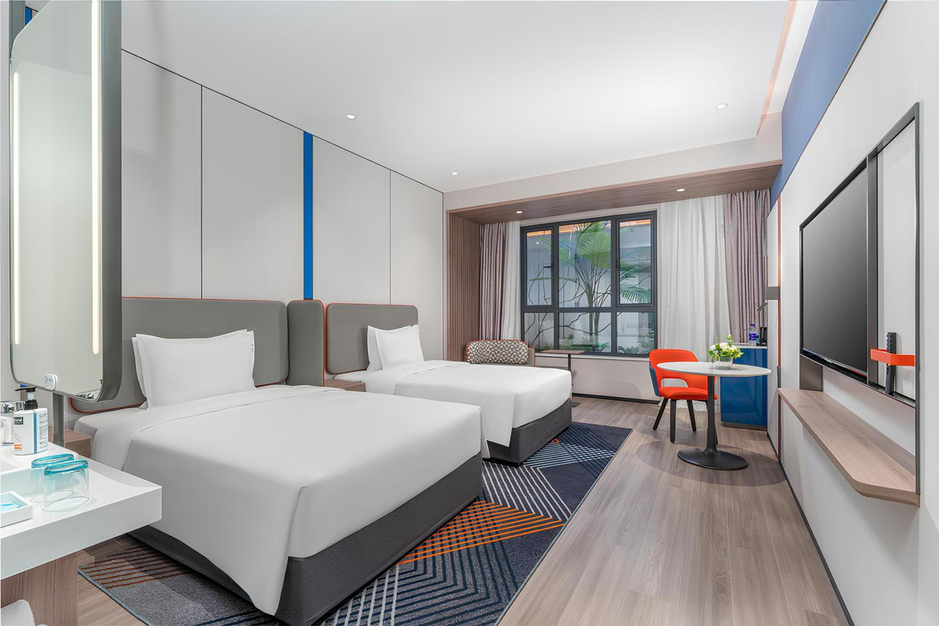 Twin Room with Atrium View photo 1
