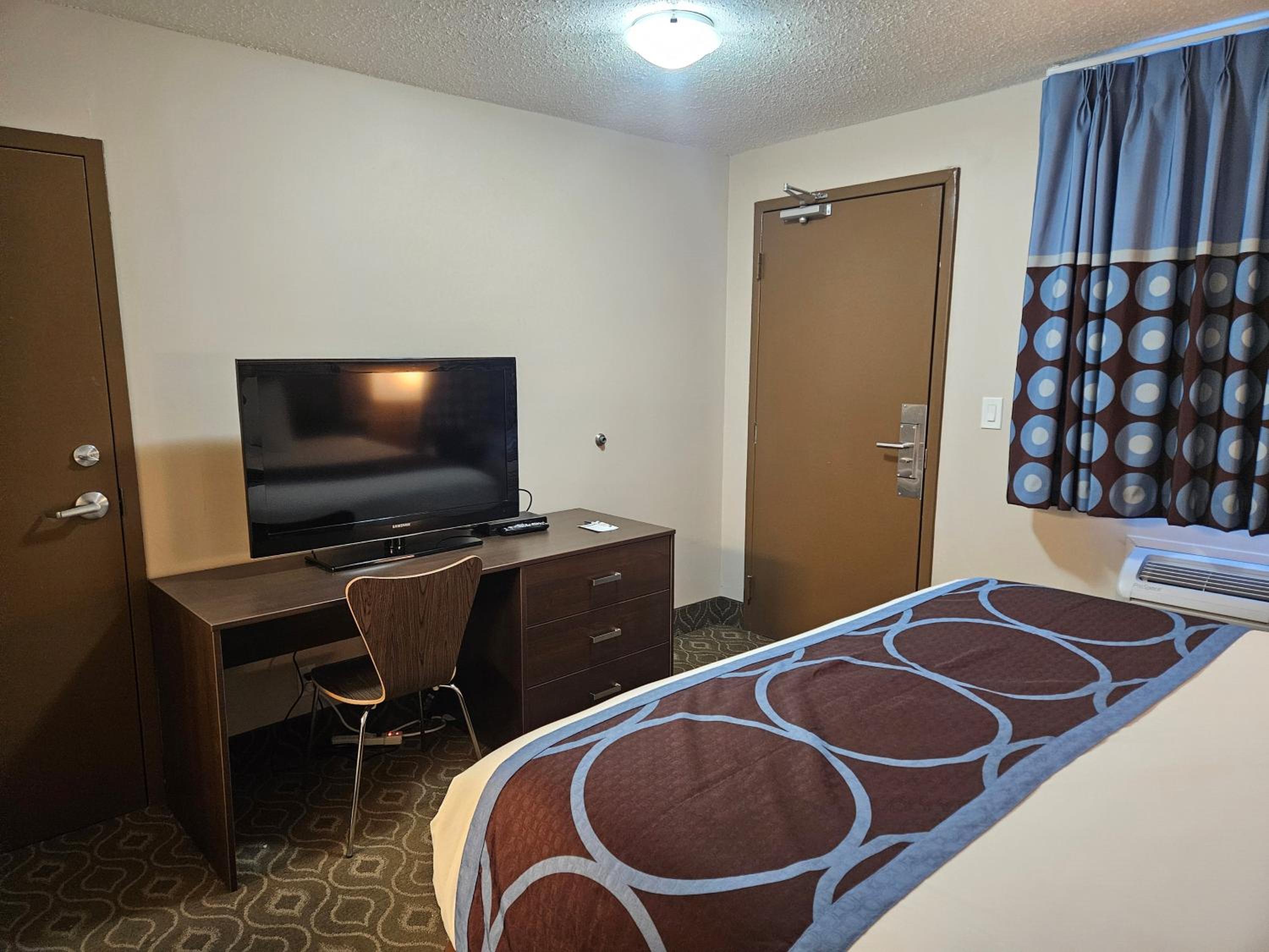 Efficiency King Room with Kitchen - Non-Smoking