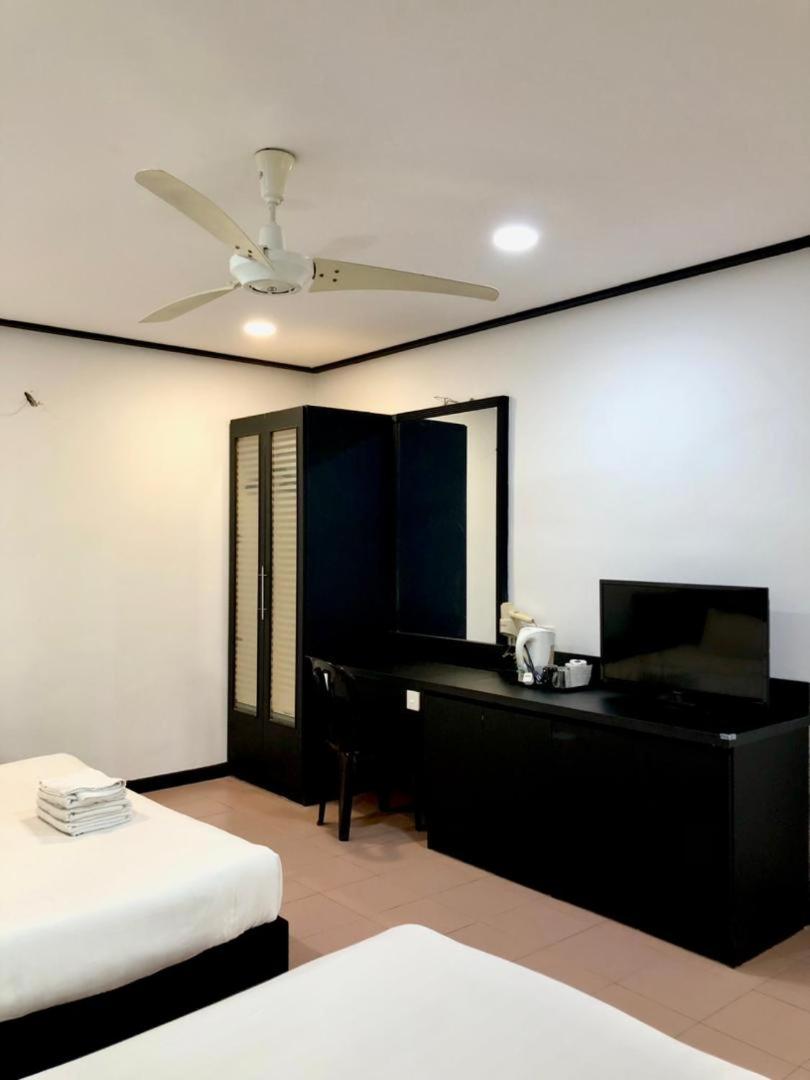 Deluxe Family Room - Photo 2