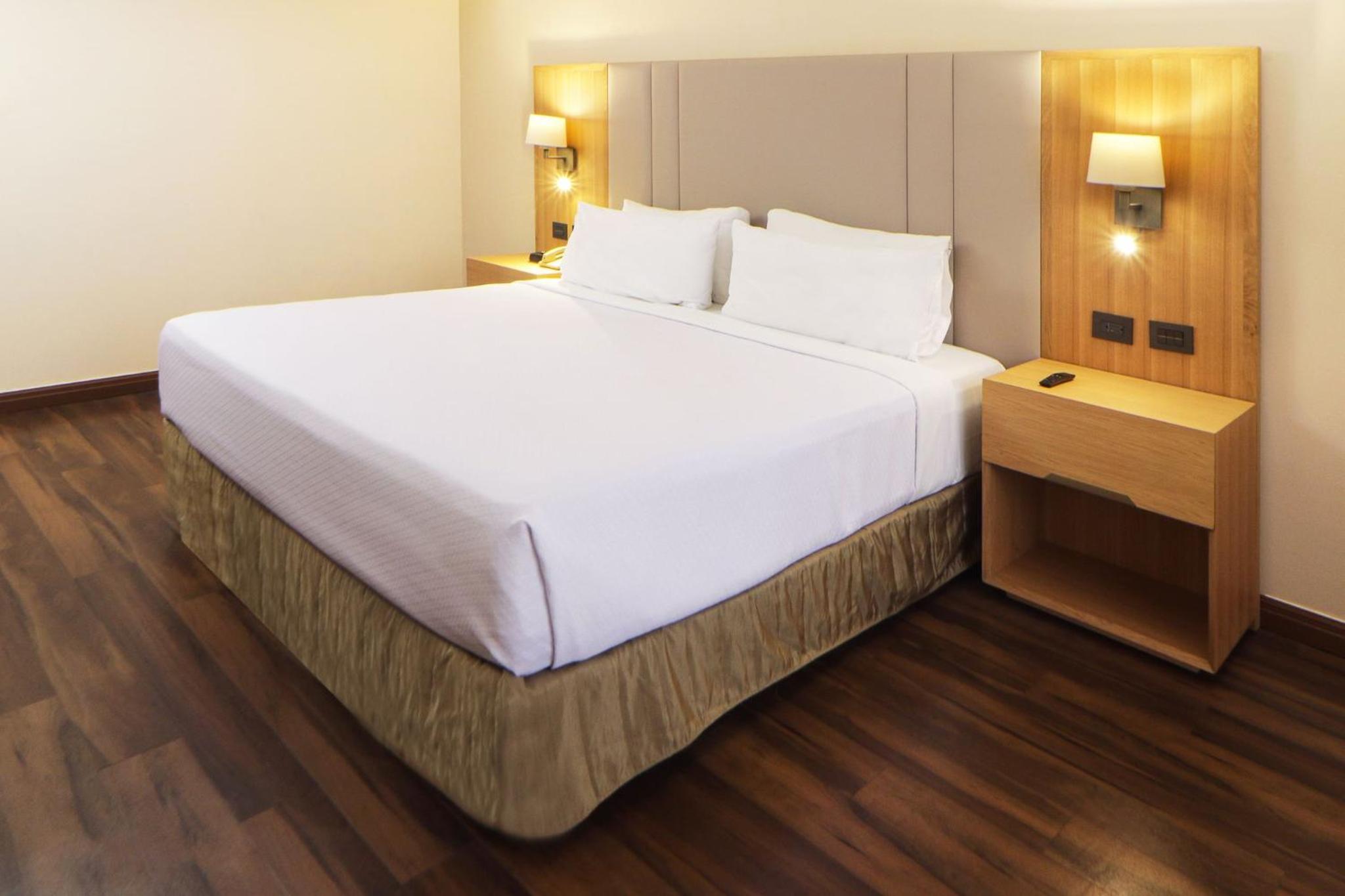 Standard King Room - Photo 4