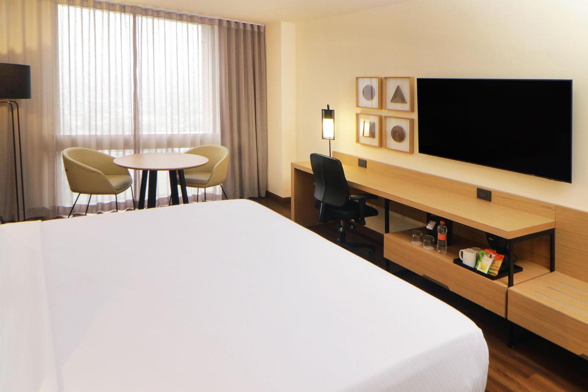 Standard King Room - Photo 3